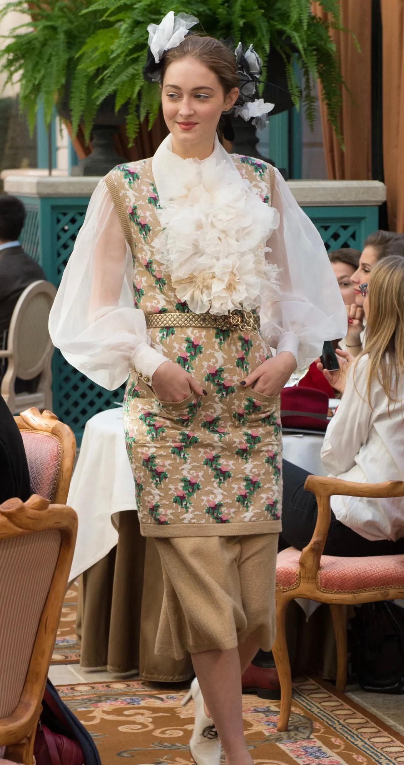 Chanel métiers dart 2017 Paris Cosmopolite collezione abito in cashmere con poliestr metallizzato, taglia 34 FR ma elasticizzato può andare bene fino a 40 FR (US 0 fino a US 6) ottime condizioni pezzo da passerella 