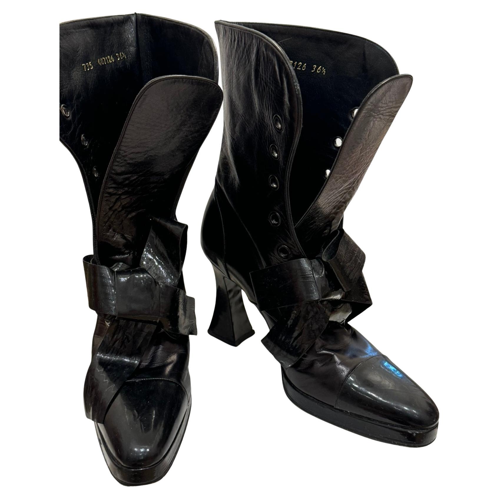 Chanel F/W 1994 collection Massaro bottines en cuir noir à lacets en vente