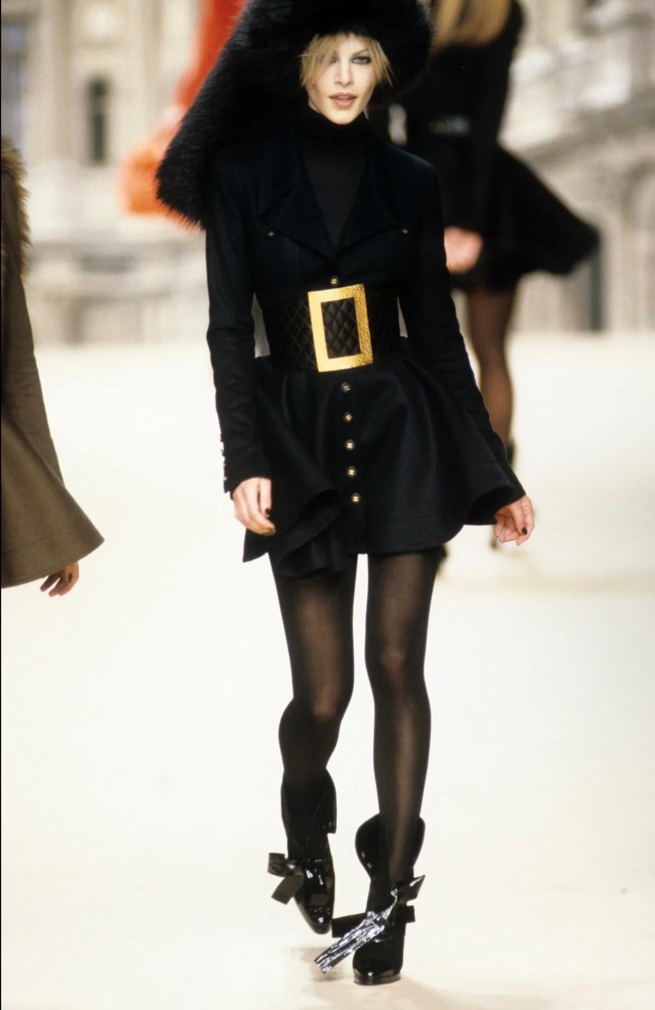 Chanel F/W 1994 collection Massaro bottines en cuir noir à lacets en vente 1