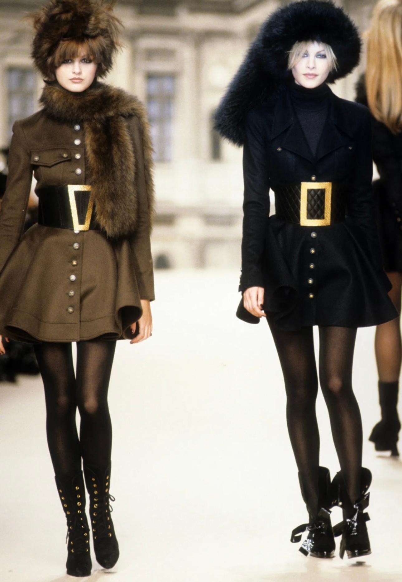 Chanel F/W 1994 collection Massaro bottines en cuir noir à lacets en vente 2