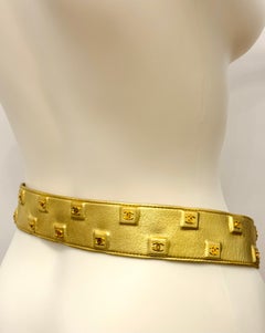 Ceinture en cuir doré « Hip Hop » Chanel automne-hiver 1991, création rare de Karl Lagerfeld