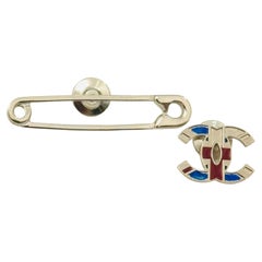 Rare Chanel métiers d’art Paris Londo 2008 Set of two CC & safety pin brooches