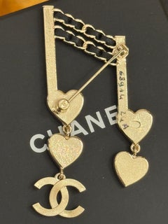 Rare Chanel Fall Winter 2024 Runway Musical Note CC Heart Brooch