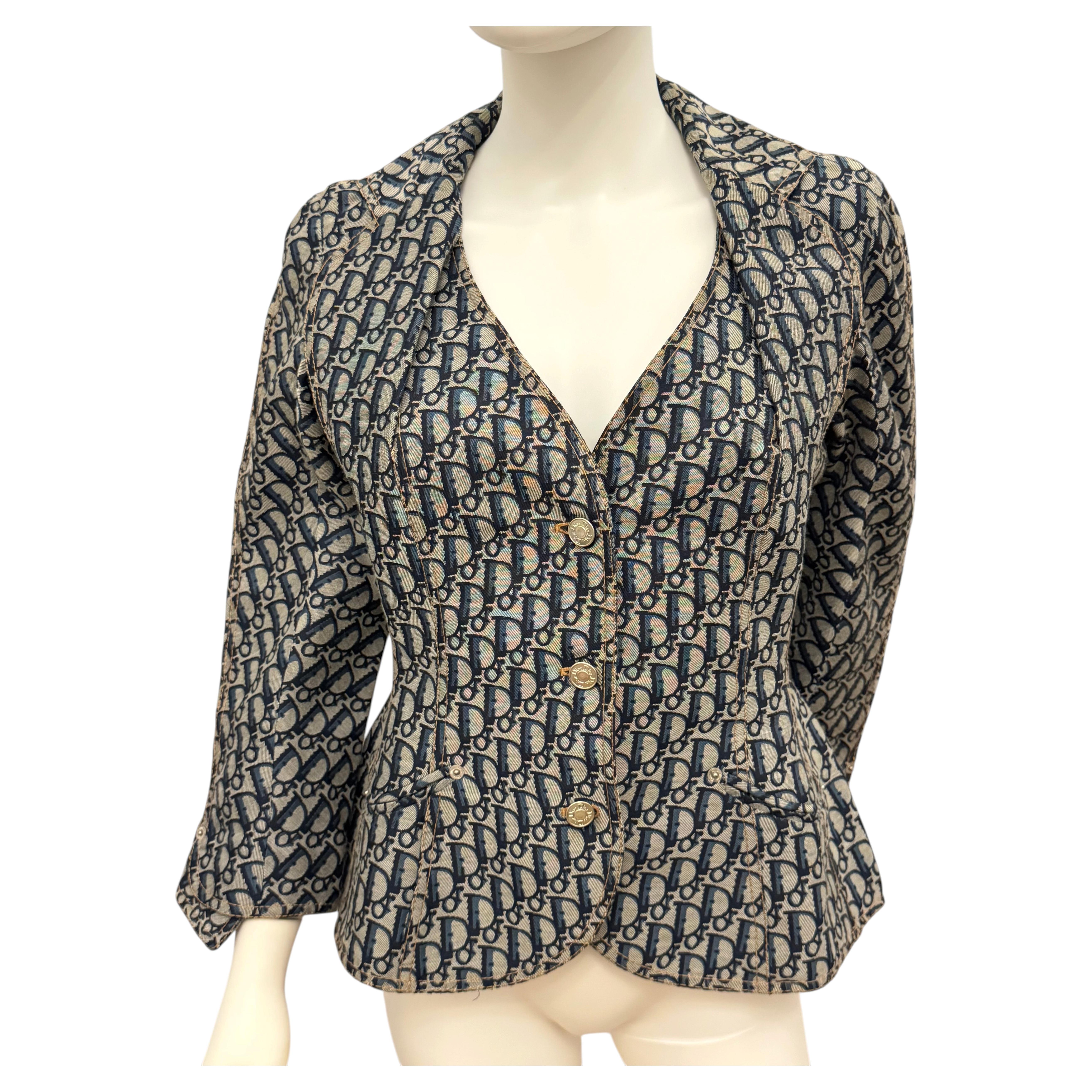 Chaqueta vaquera con el monograma «Oblique» de Christian Dior, diseñada por John Galliano, de la colección Primavera-Verano 2005, muy poco común en venta