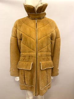 Christian Dior par John Galliano, 1999 : manteau oversize en peau de mouton avec col sculptural
