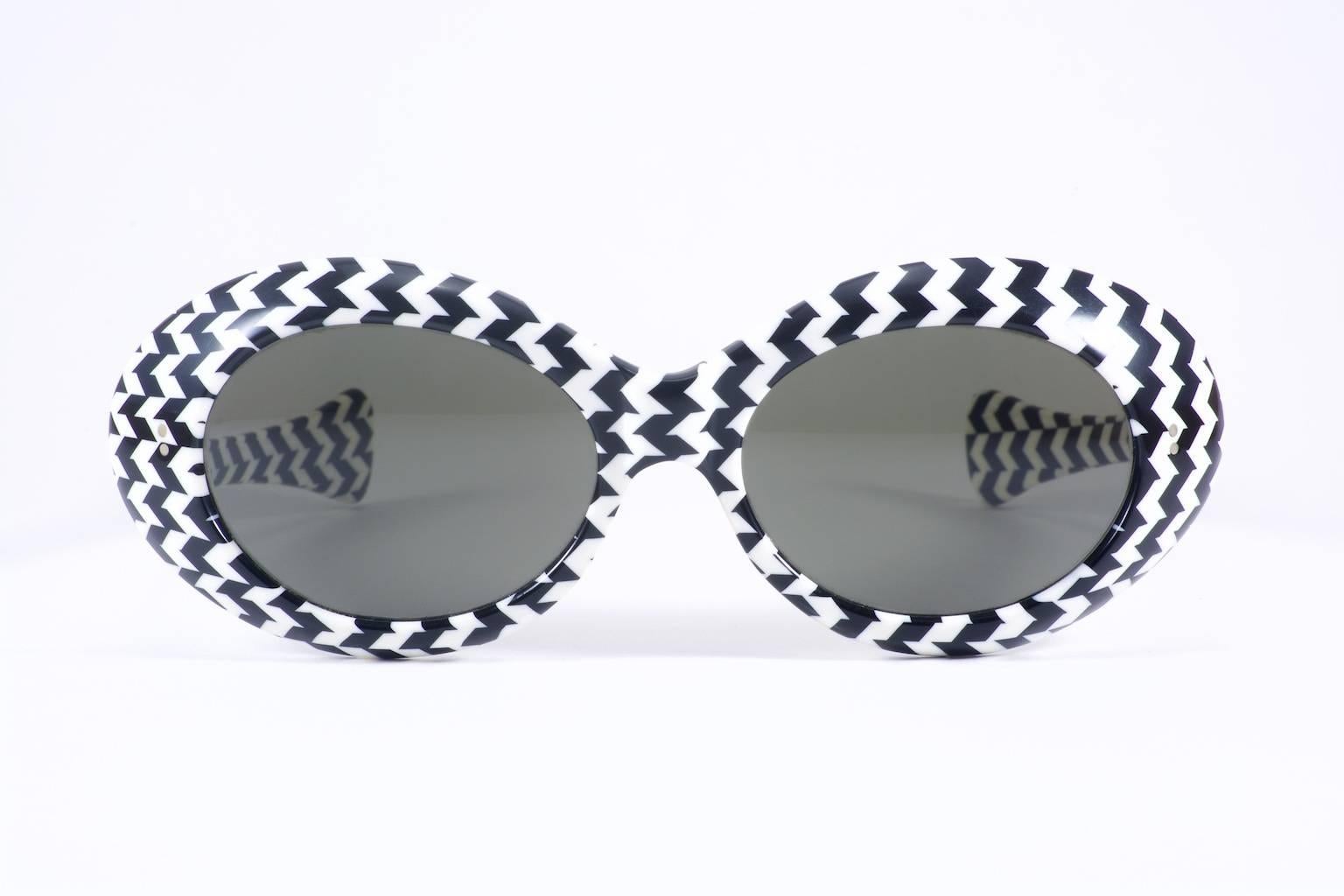 Gray Vintage Houndstooth/Chevron Pop Art Moderne Art Deco Sunglasses France