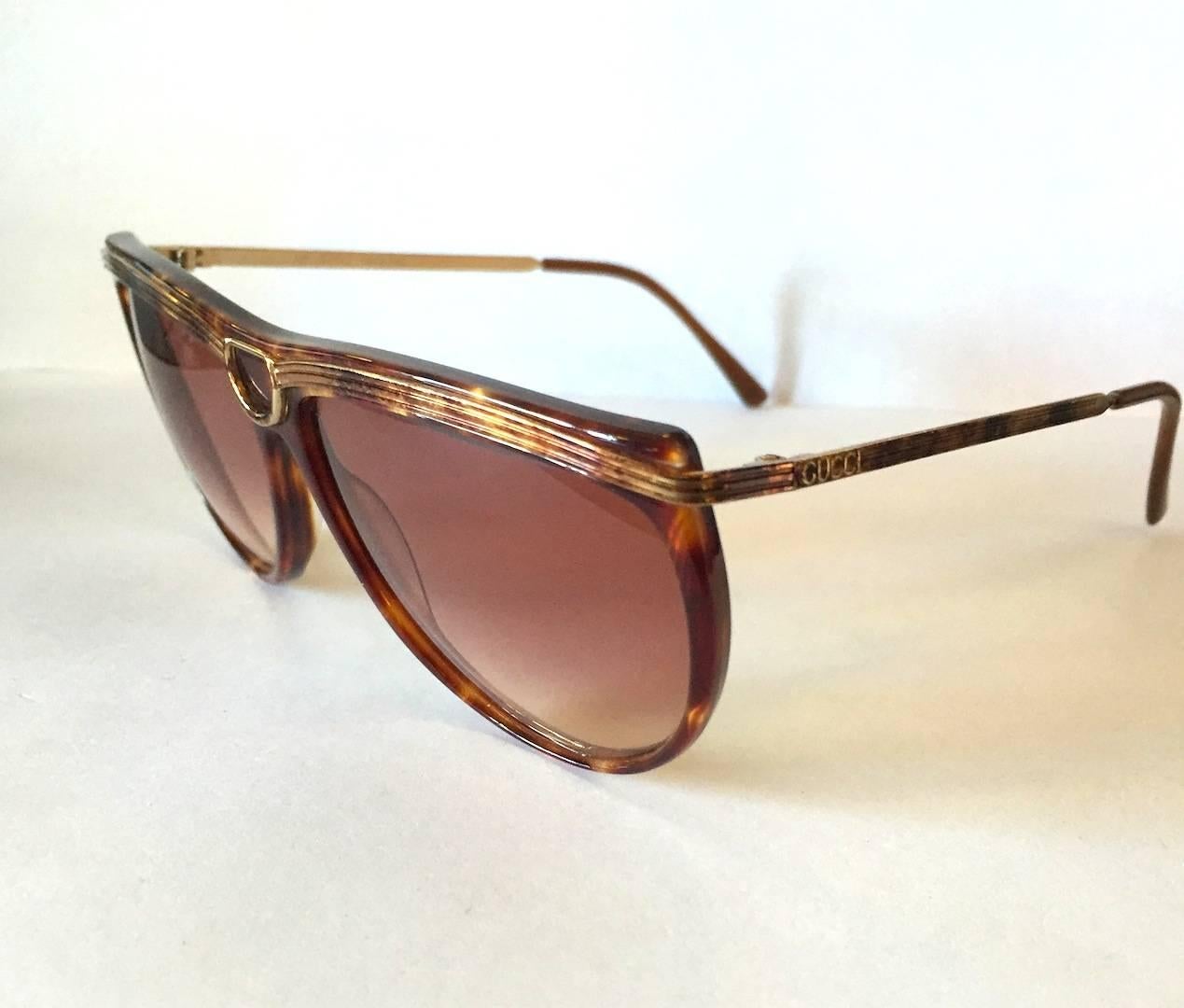 Original 1980s Vintage Gucci Sunglasses in Tortoise color with Metal Sides In New Condition In Los Angeles, CA