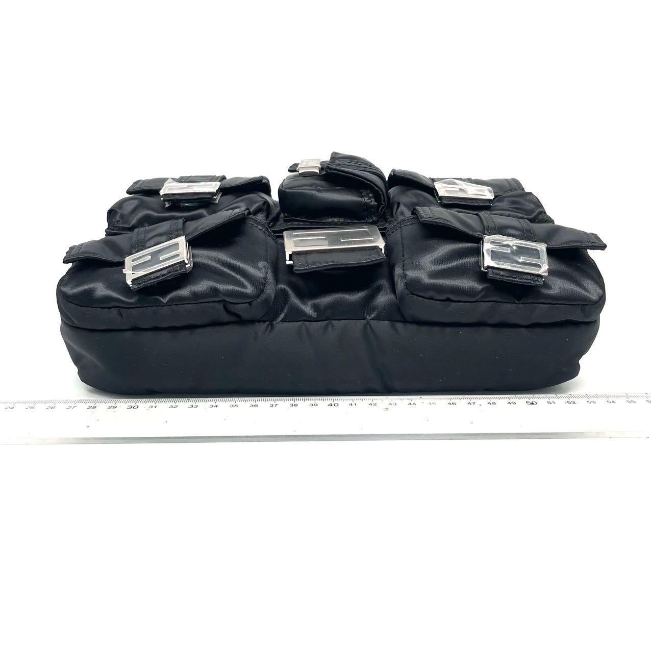 Fendi Baguette Cargo Multipocket 3-Wege-Tasche aus schwarzem Nylon im Angebot 7