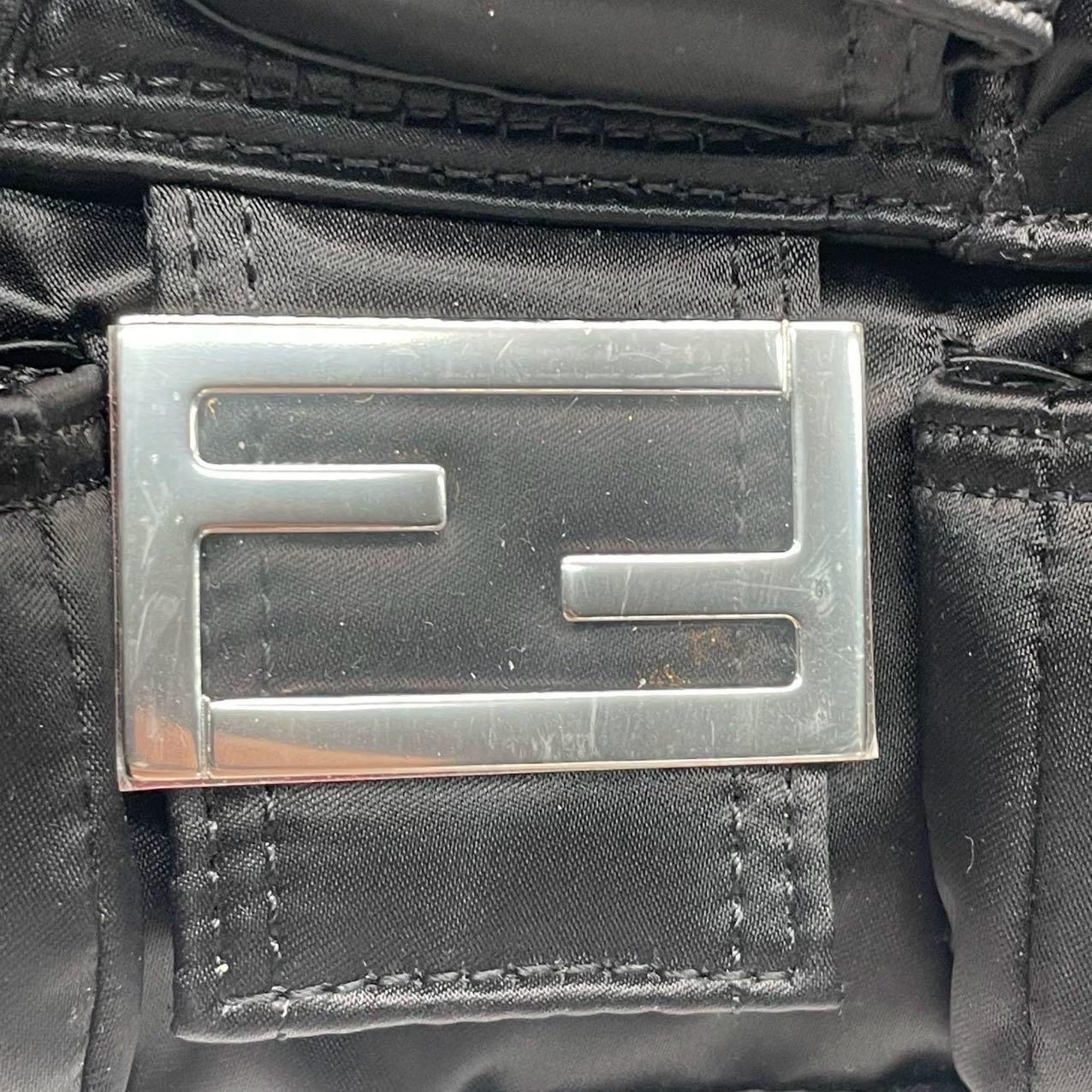 Fendi Baguette Cargo Multipocket 3-Wege-Tasche aus schwarzem Nylon im Angebot 15