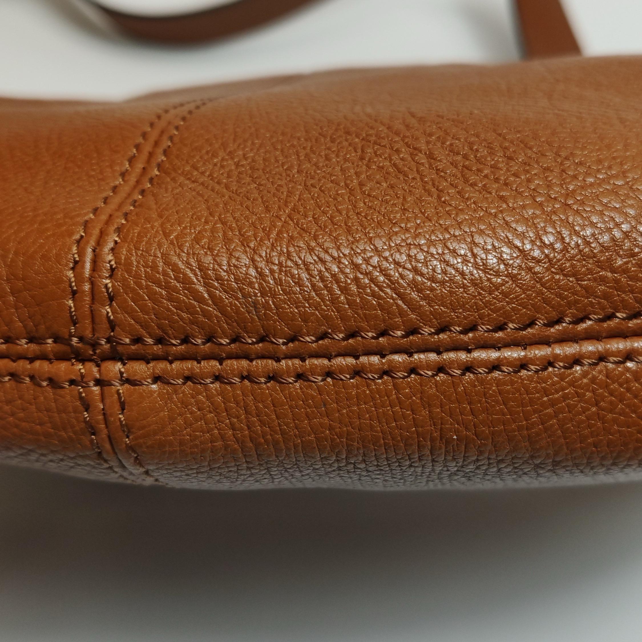 CHLOÉ Bracelet Embellished Brown Glossed Textured-leather Shoulder Bag For Sale 14