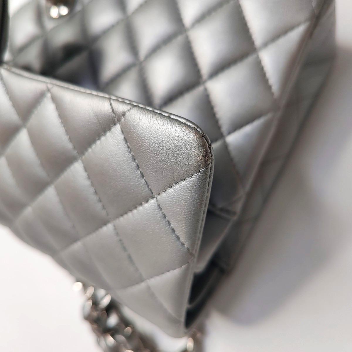 Chanel Classic Flap Medium Silber Grau Lammfell Leder Silber Hardware im Angebot 4