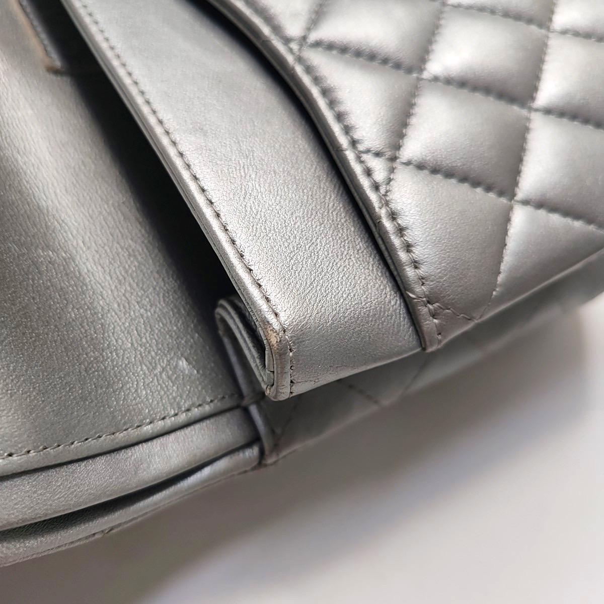 Chanel Classic Flap Medium Silber Grau Lammfell Leder Silber Hardware im Angebot 10