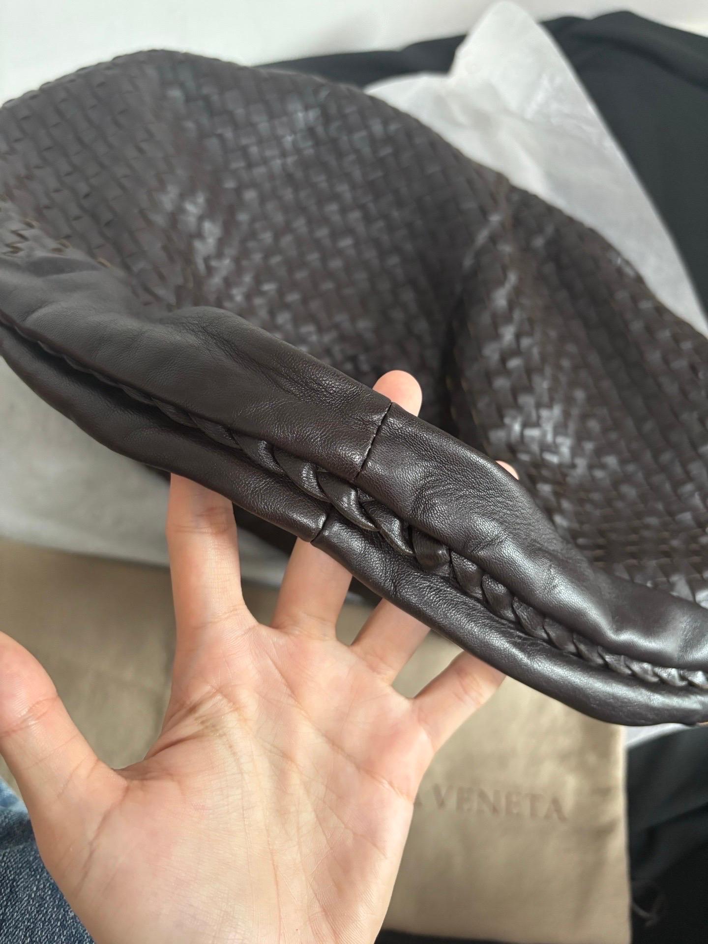 Bottega Veneta Belly Hobo Intrecciato Lambskin Dark Chocolate Brown Large Excellent état - En vente à AUBERVILLIERS, FR