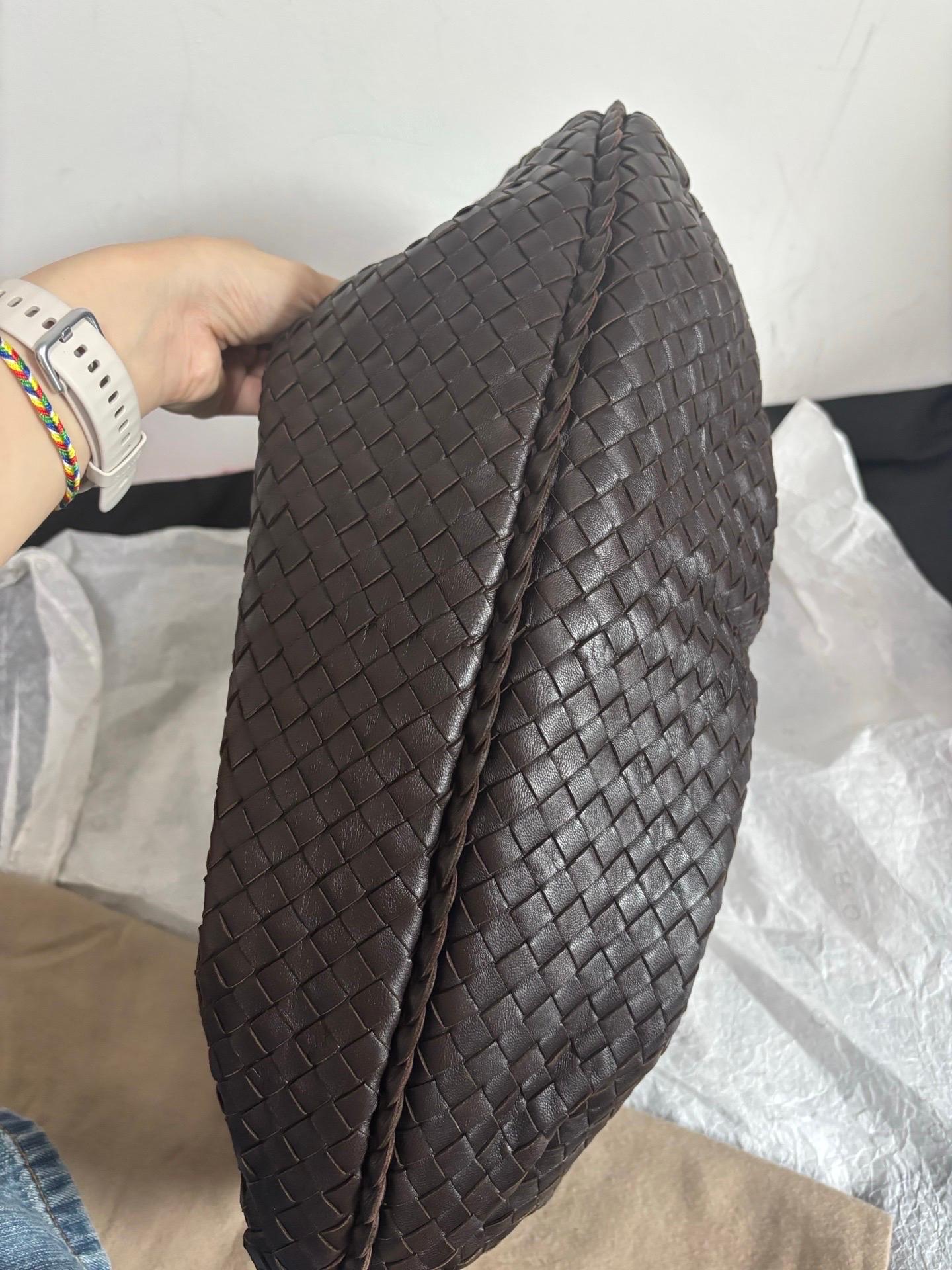 Bottega Veneta Belly Hobo Intrecciato Lambskin Dark Chocolate Brown Large en vente 5