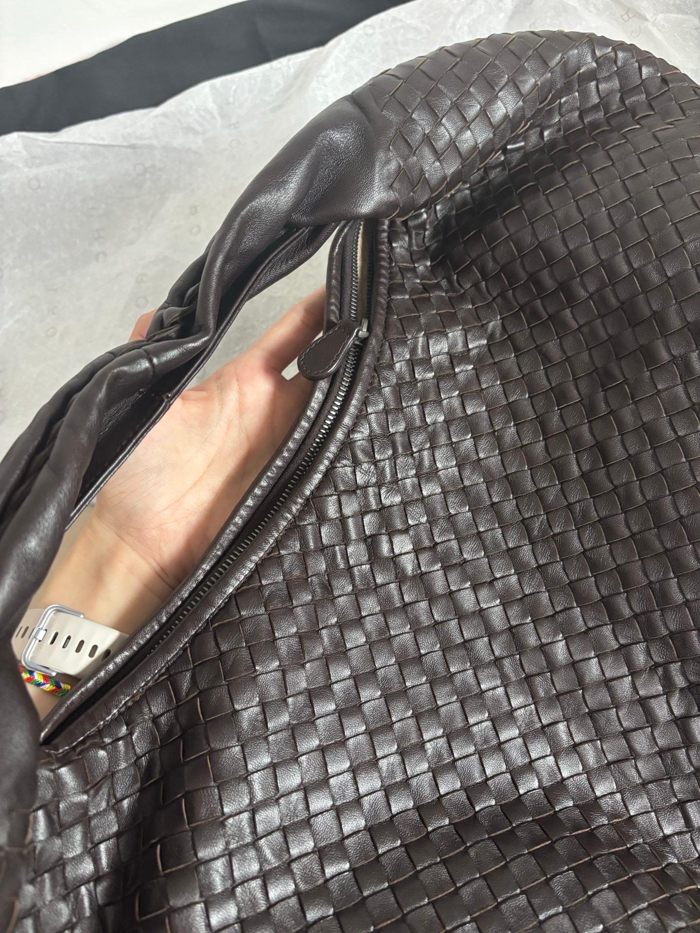 Bottega Veneta Belly Hobo Intrecciato Lambskin Dark Chocolate Brown Large en vente 11