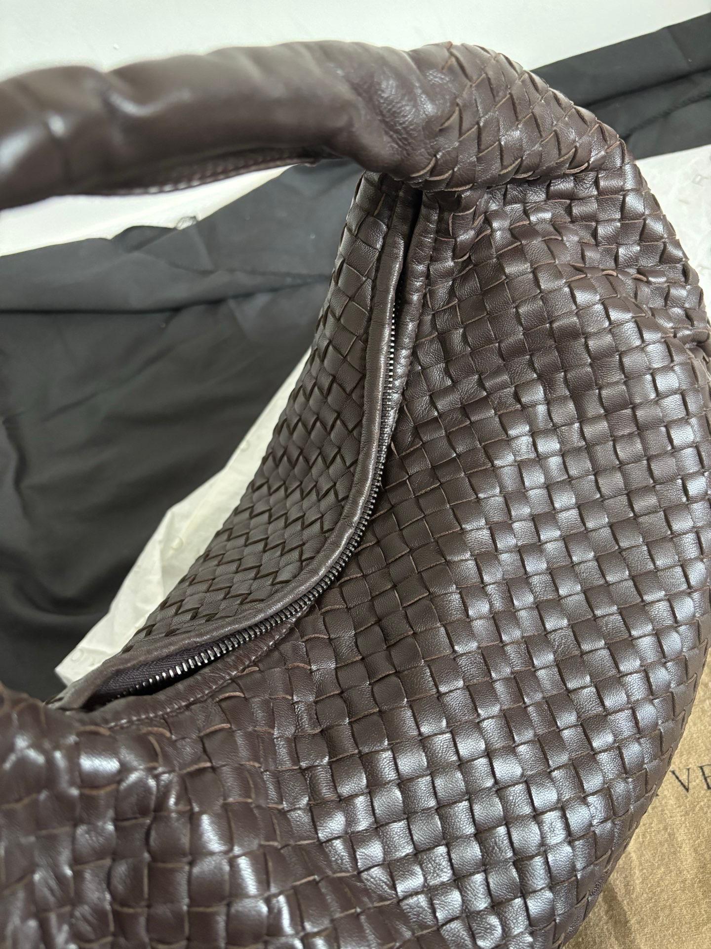 Noir Bottega Veneta Belly Hobo Intrecciato Lambskin Dark Chocolate Brown Medium 40cm en vente