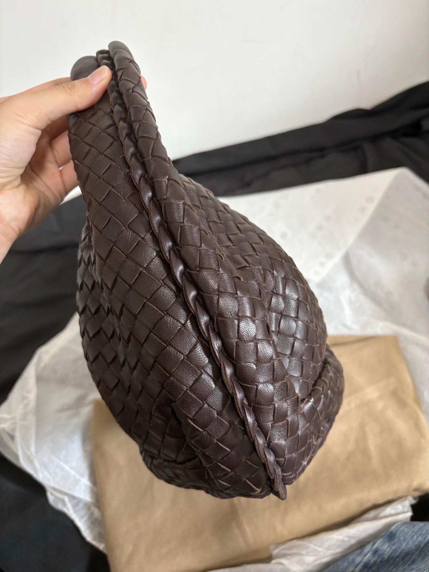 Bottega Veneta Belly Hobo Intrecciato Lambskin Dark Chocolate Brown Medium 40cm en vente 1