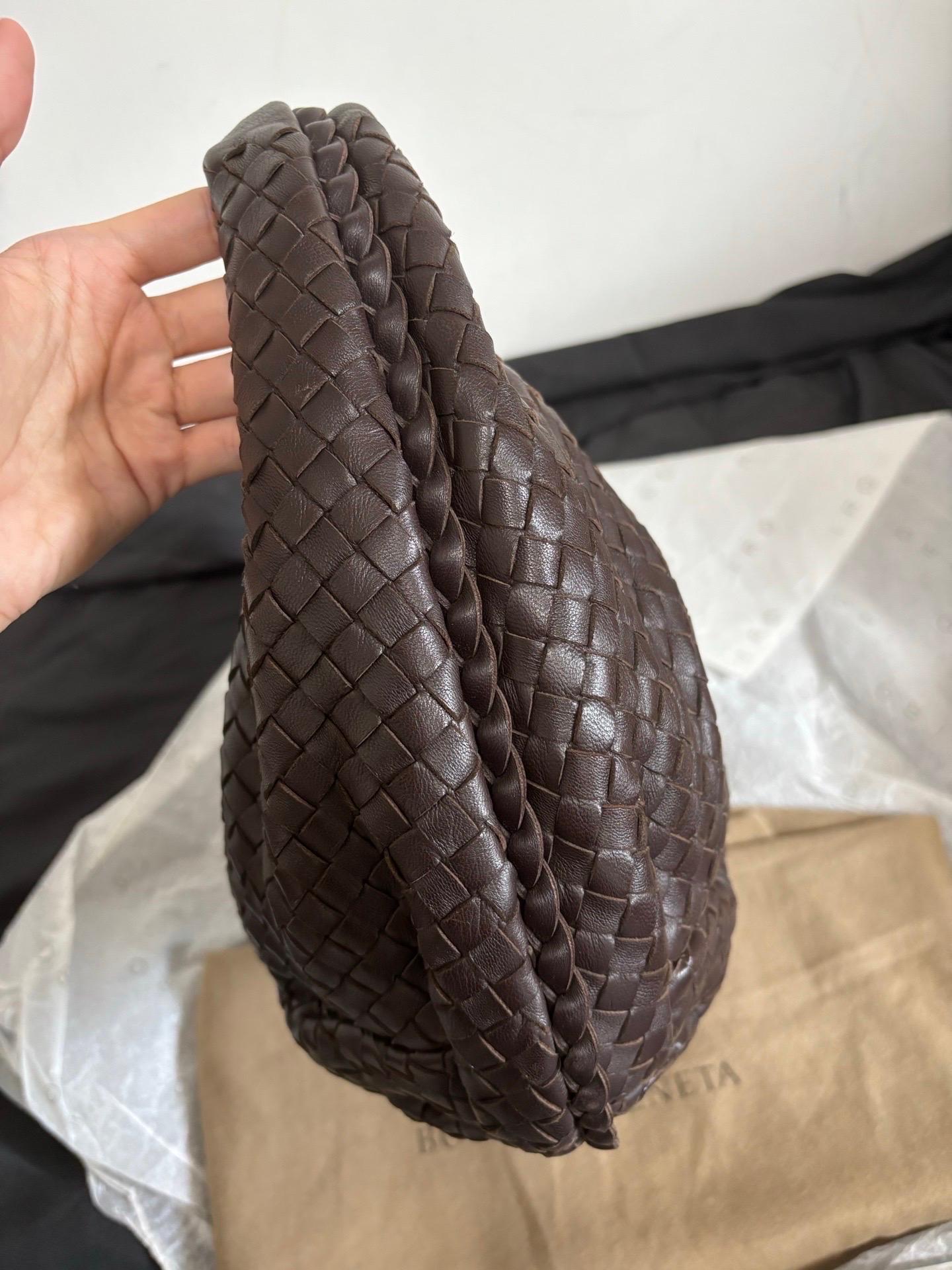 Bottega Veneta Belly Hobo Intrecciato Lambskin Dark Chocolate Brown Medium 40cm en vente 2