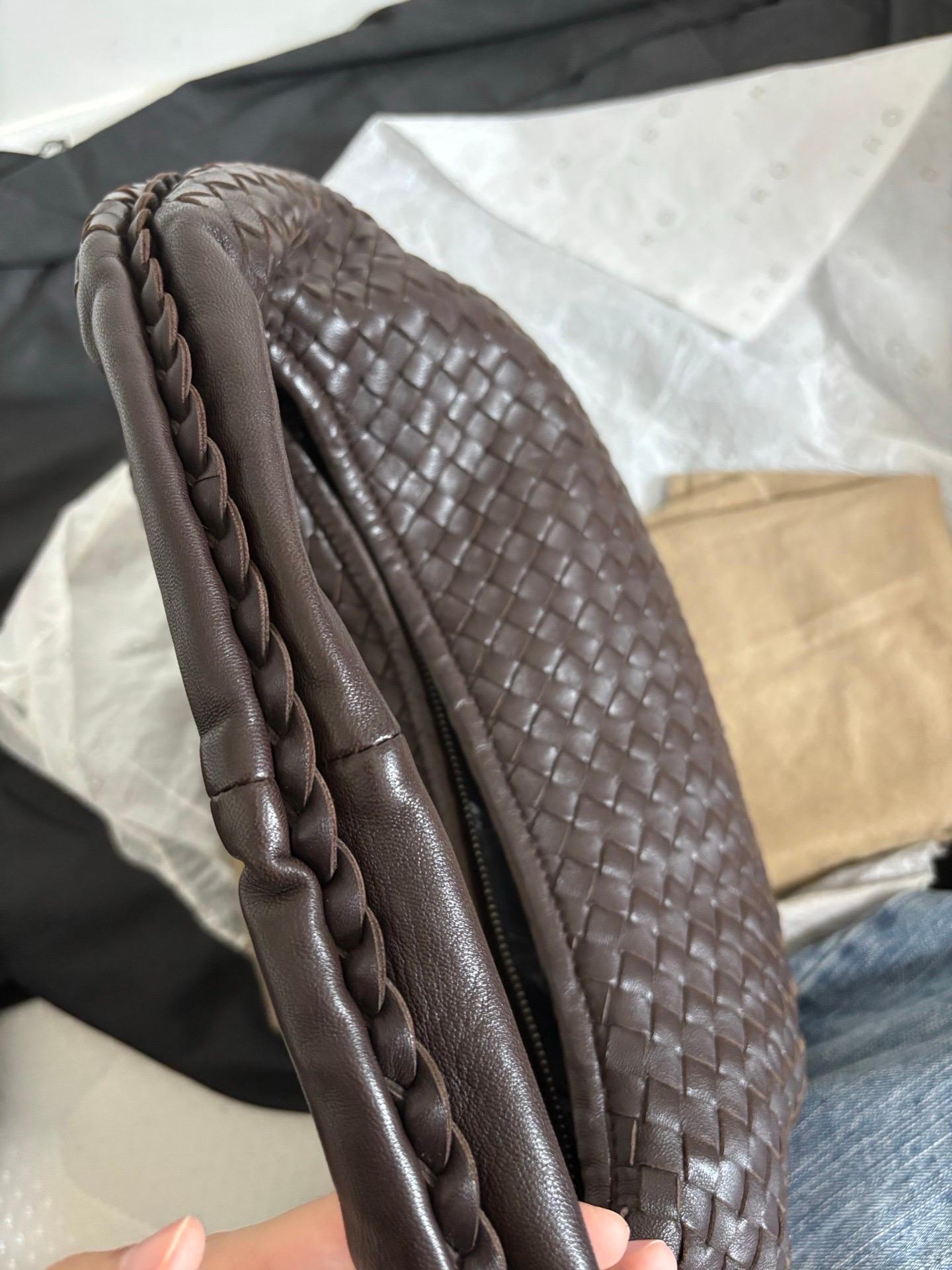 Bottega Veneta Belly Hobo Intrecciato Lambskin Dark Chocolate Brown Medium 40cm en vente 4