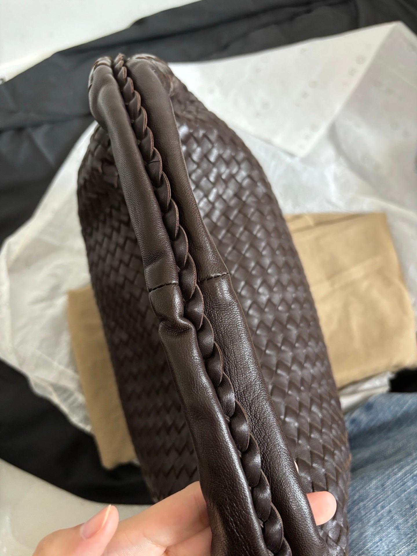 Bottega Veneta Belly Hobo Intrecciato Lambskin Dark Chocolate Brown Medium 40cm en vente 5