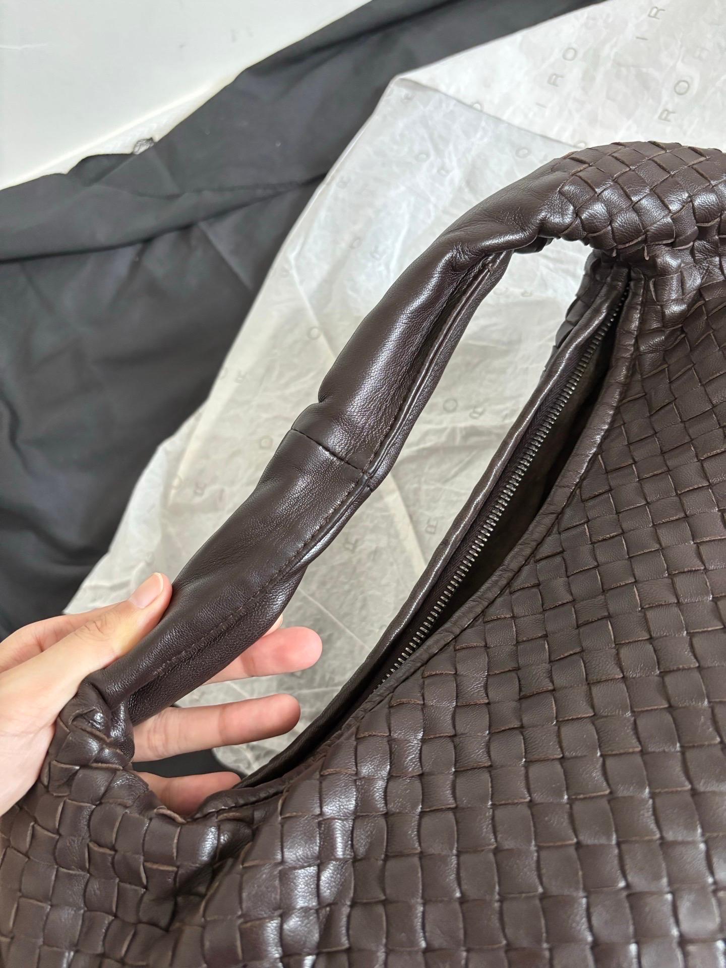 Bottega Veneta Belly Hobo Intrecciato Lambskin Dark Chocolate Brown Medium 40cm en vente 6