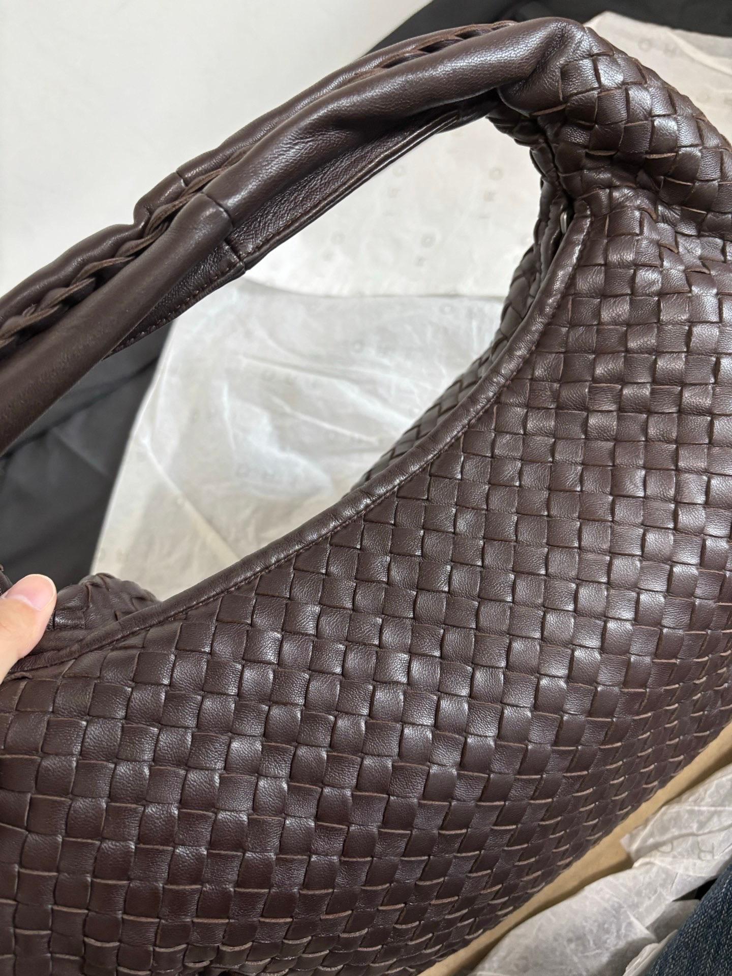 Bottega Veneta Belly Hobo Intrecciato Lambskin Dark Chocolate Brown Medium 40cm en vente 7