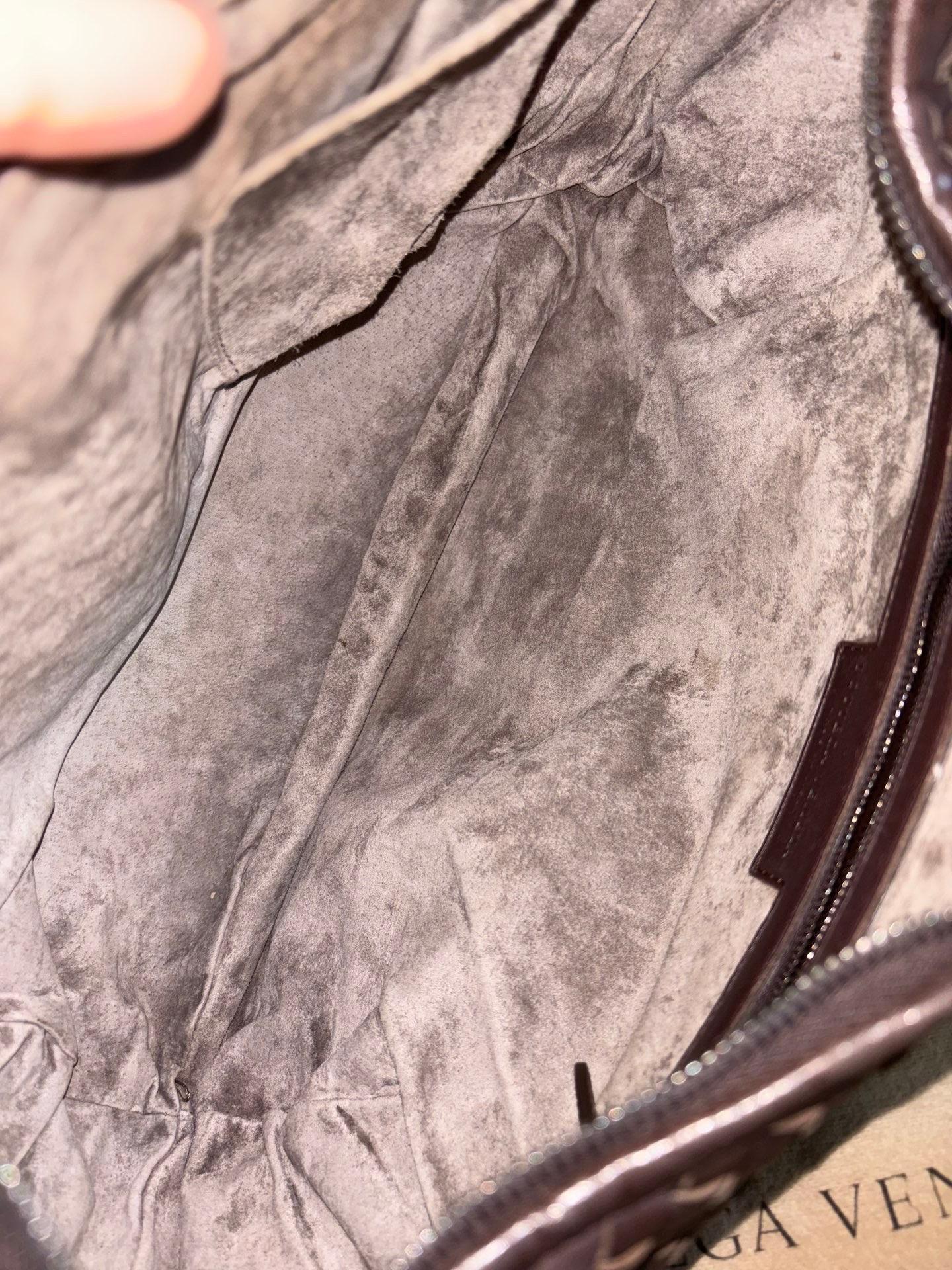 Bottega Veneta Belly Hobo Intrecciato Lambskin Dark Chocolate Brown Medium 40cm en vente 9