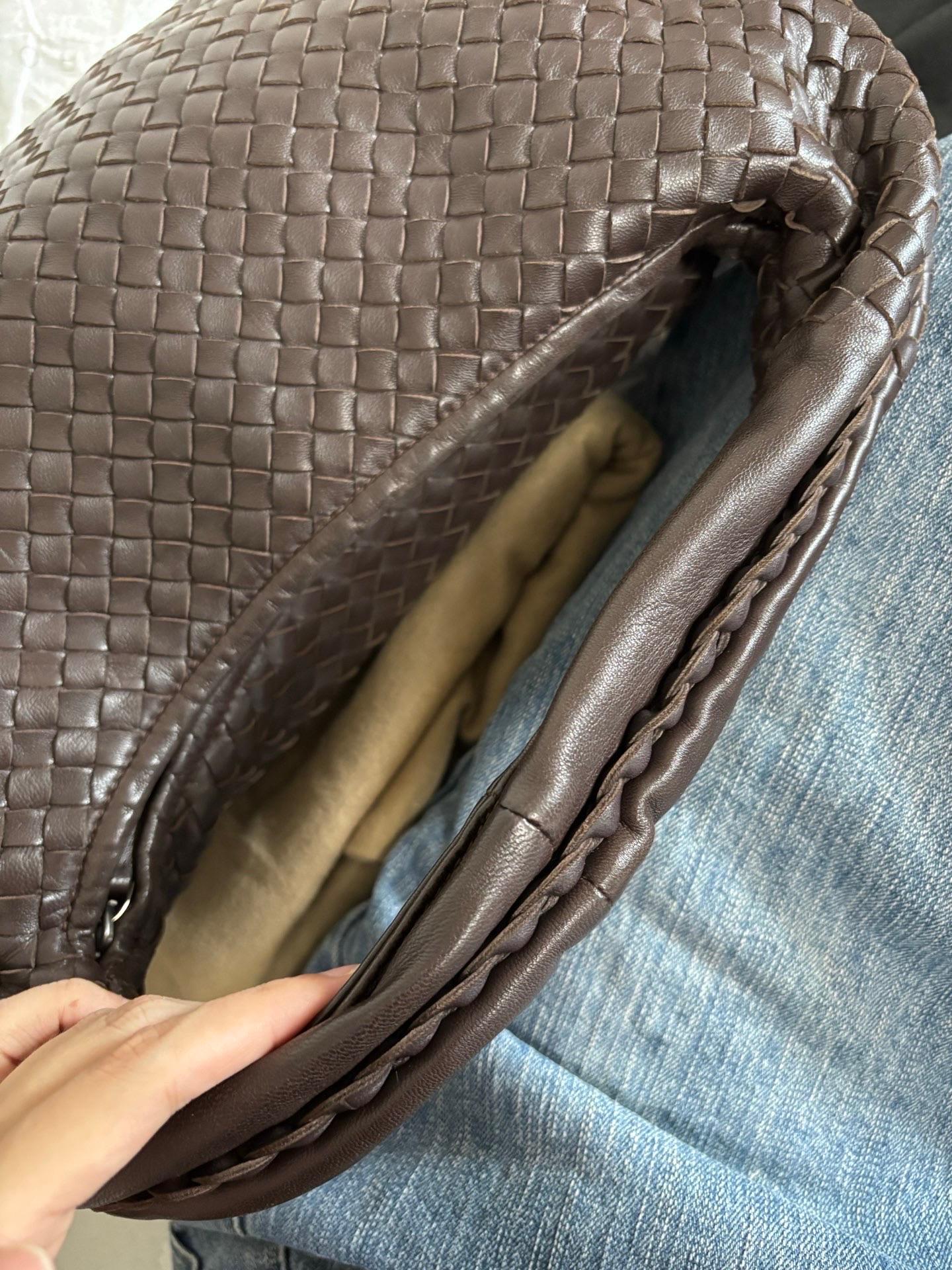 Bottega Veneta Belly Hobo Intrecciato Lambskin Dark Chocolate Brown Medium 40cm en vente 11