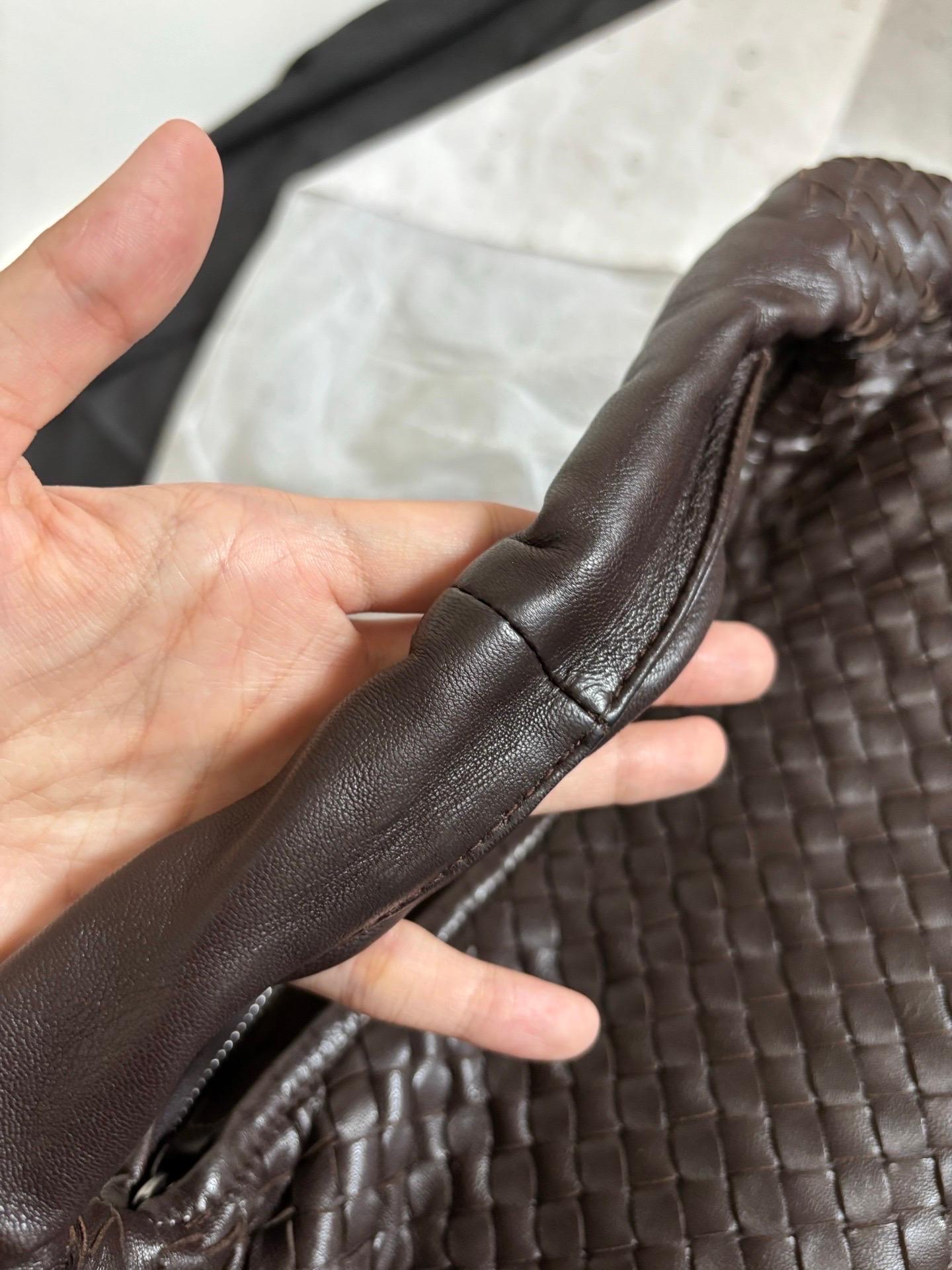 Bottega Veneta Belly Hobo Intrecciato Lambskin Dark Chocolate Brown Medium 40cm en vente 12