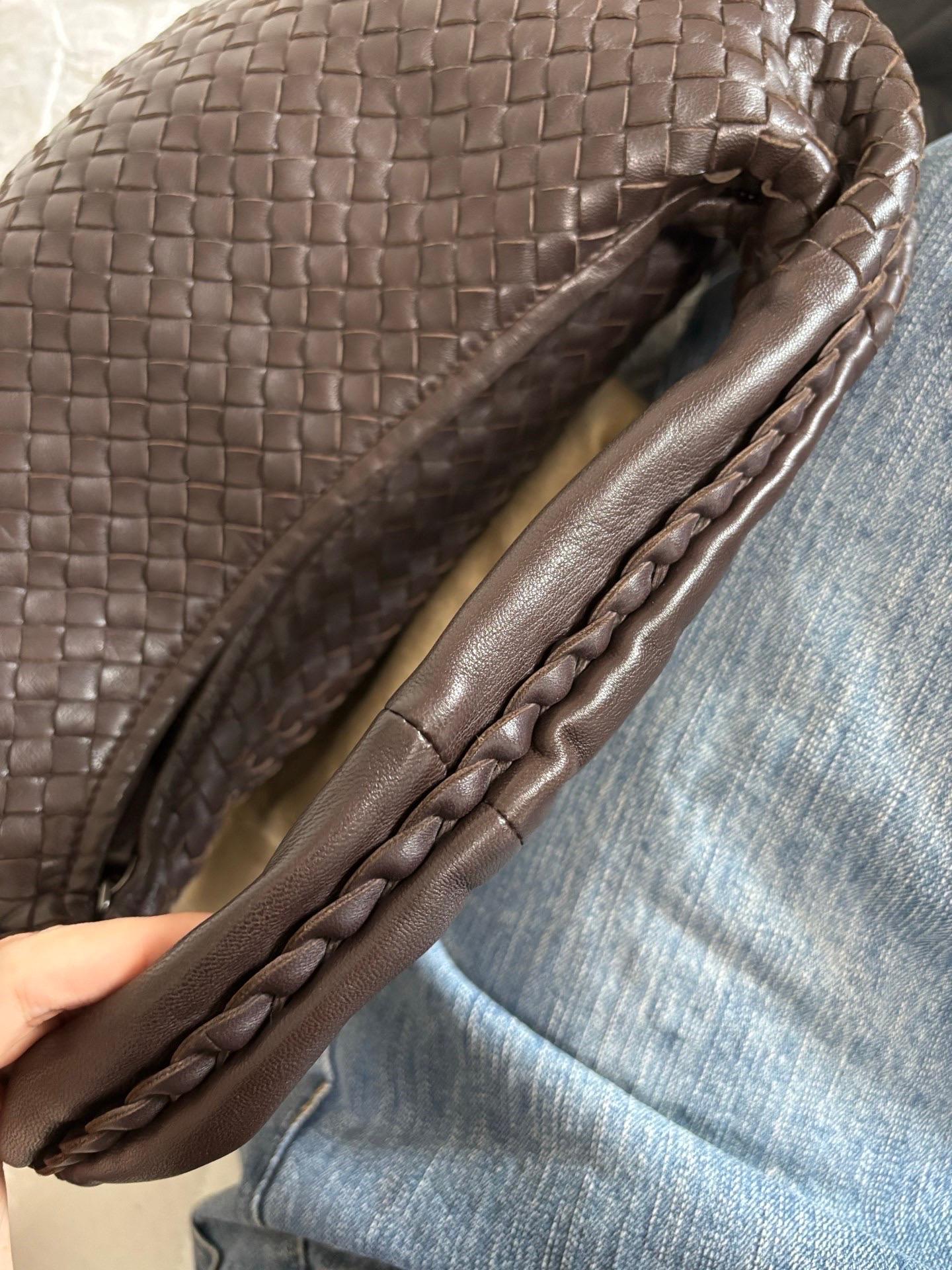 Bottega Veneta Belly Hobo Intrecciato Lambskin Dark Chocolate Brown Medium 40cm en vente 14