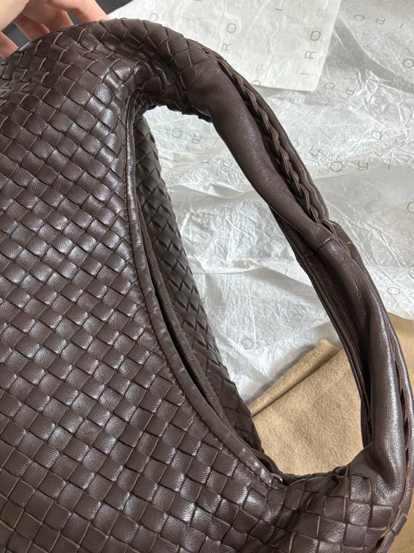 Bottega Veneta Belly Hobo Intrecciato Lambskin Dark Chocolate Brown Medium 40cm en vente 13