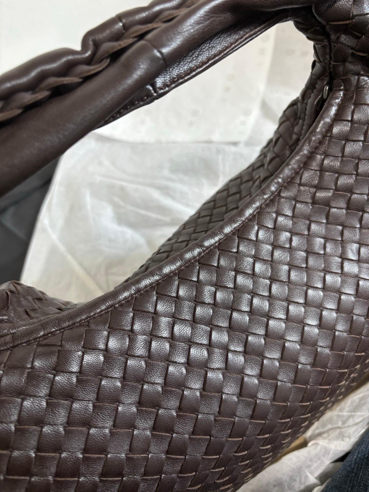 Bottega Veneta Belly Hobo Intrecciato Lambskin Dark Chocolate Brown Medium 40cm en vente 8