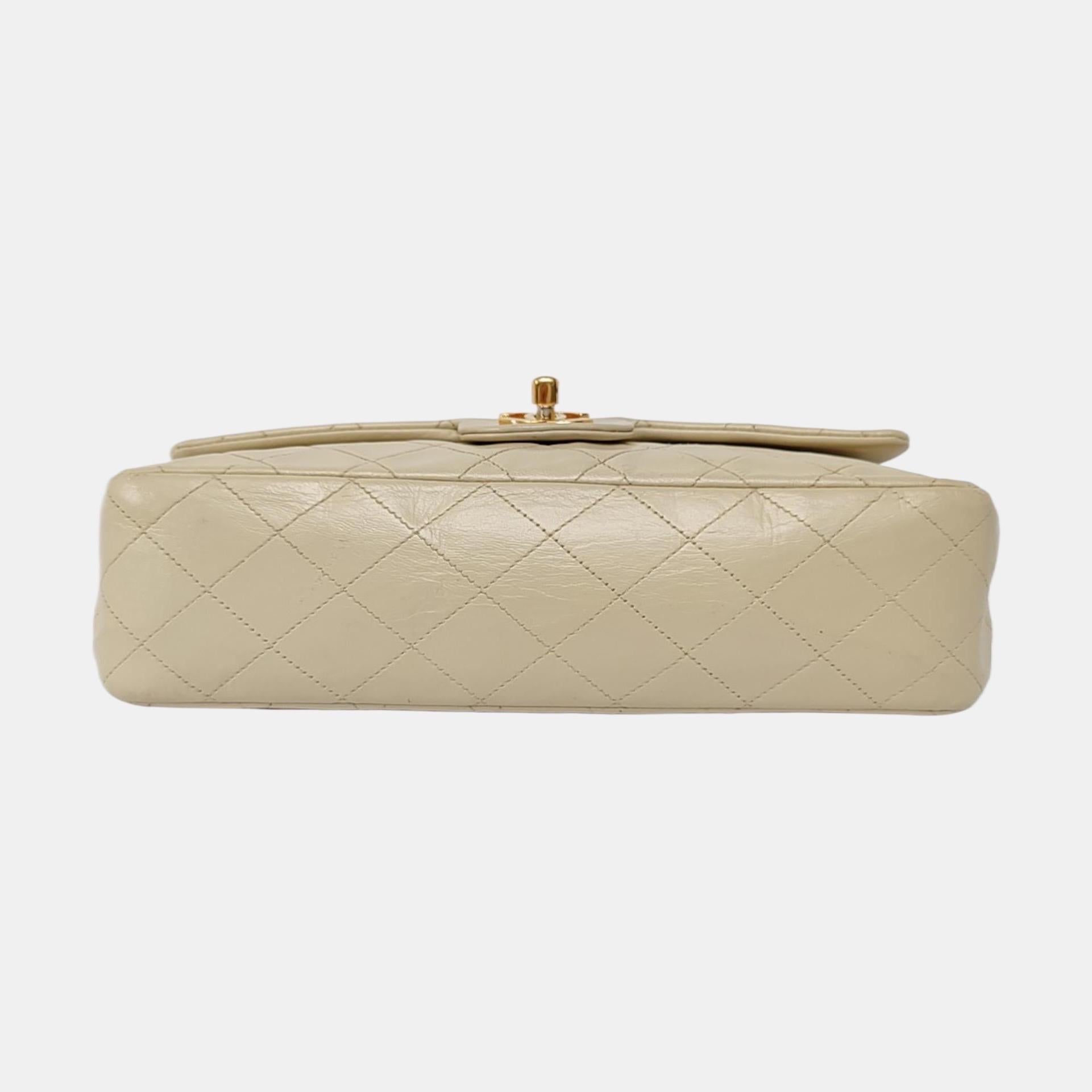 Chanel Classic Flap Medium Light Beige Lambskin Leather with Gold Hardware 1991- en vente 3
