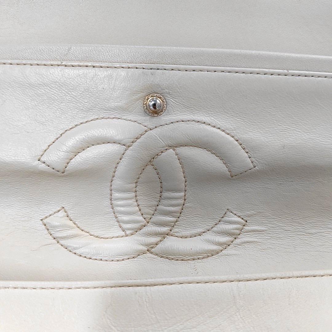 Chanel Classic Flap Medium Light Beige Lambskin Leather with Gold Hardware 1991- en vente 4