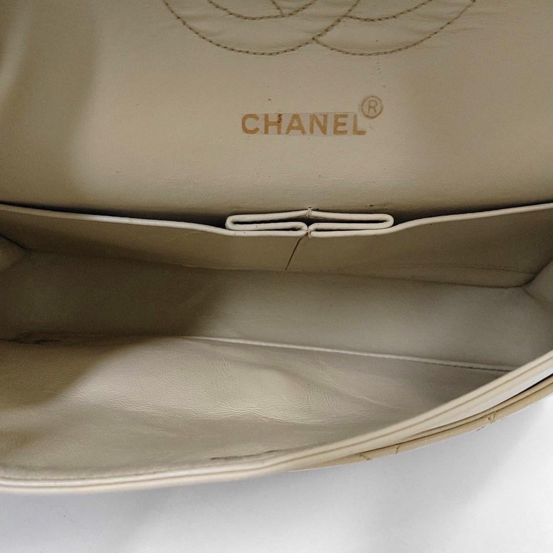 Chanel Classic Flap Medium Light Beige Lambskin Leather with Gold Hardware 1991- en vente 6