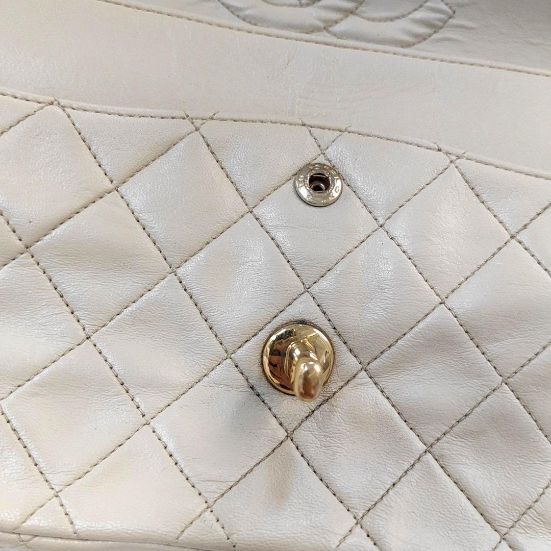 Chanel Classic Flap Medium Light Beige Lambskin Leather with Gold Hardware 1991- en vente 5