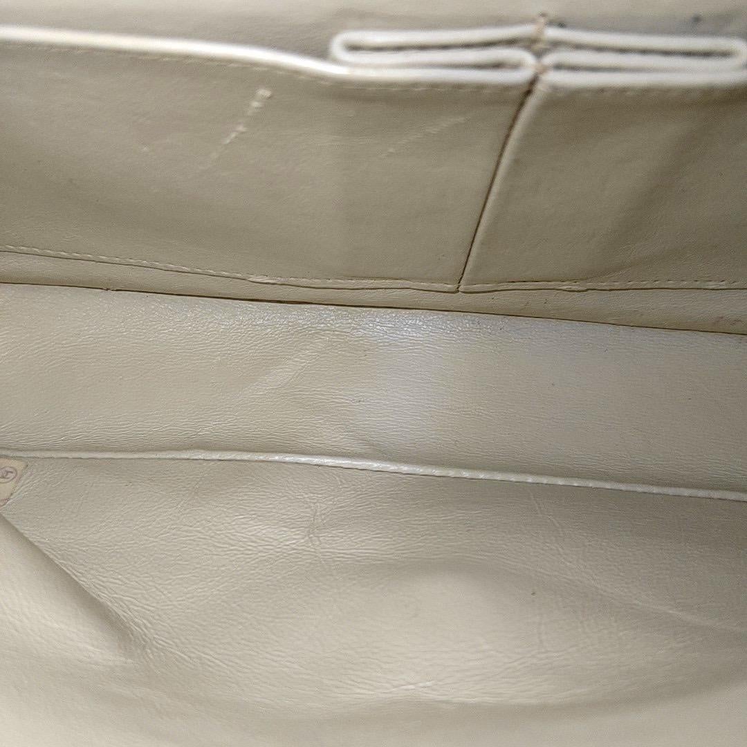 Chanel Classic Flap Medium Light Beige Lambskin Leather with Gold Hardware 1991- en vente 7