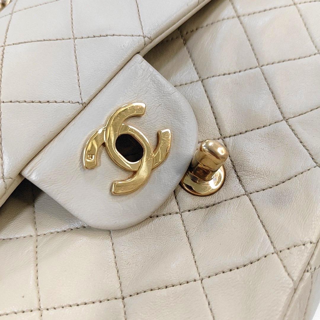 Chanel Classic Flap Medium Light Beige Lambskin Leather with Gold Hardware 1991- en vente 8