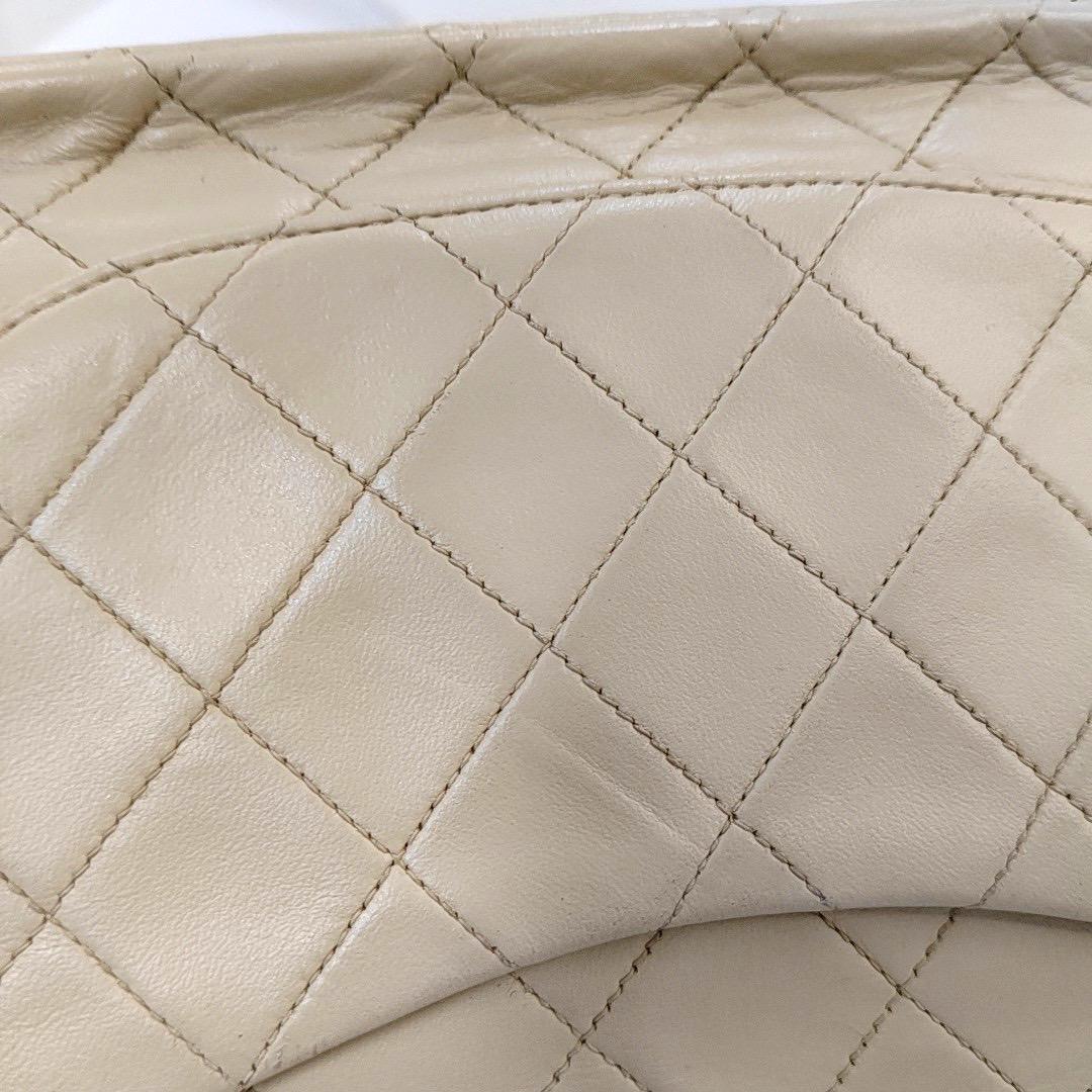Chanel Classic Flap Medium Light Beige Lambskin Leather with Gold Hardware 1991- en vente 9
