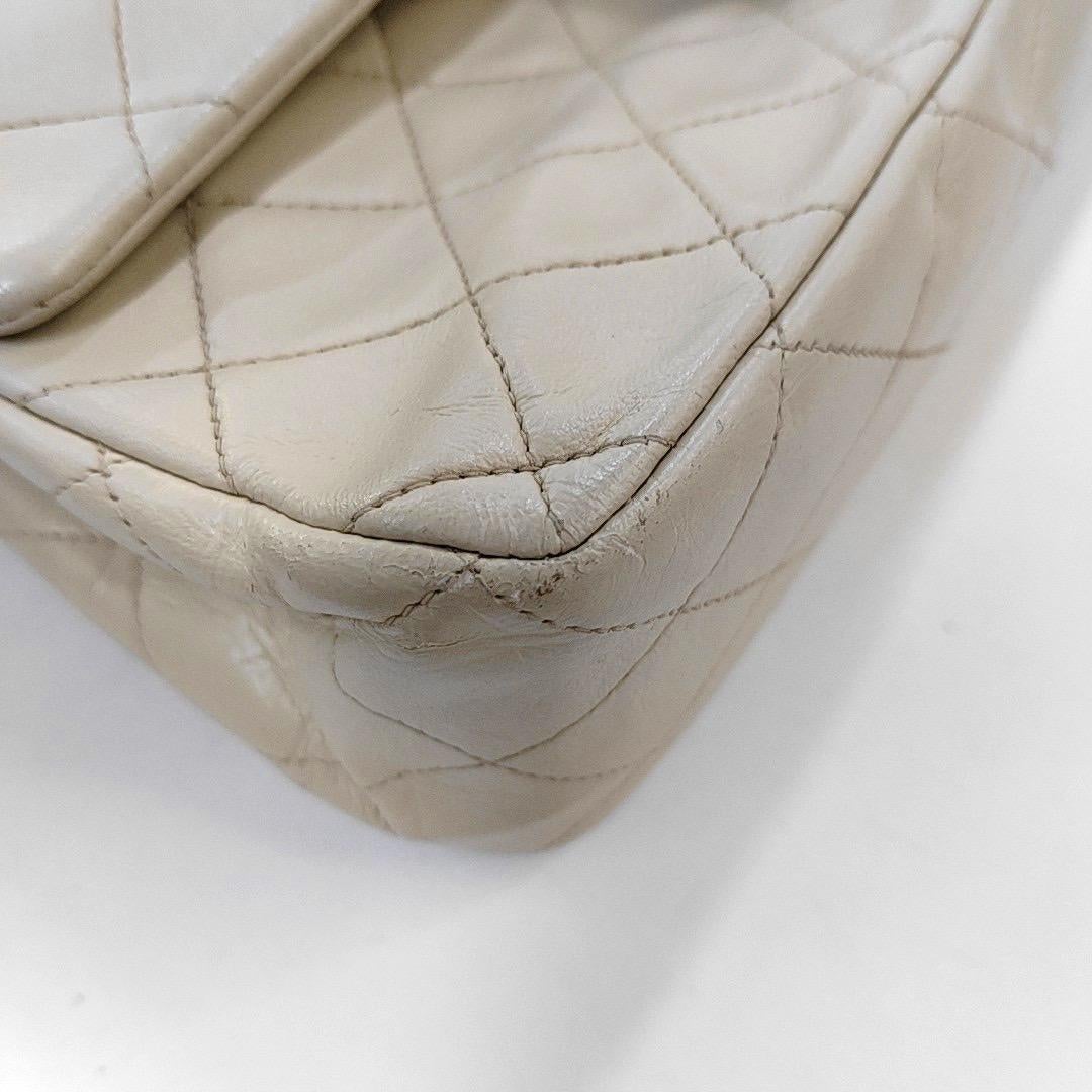 Chanel Classic Flap Medium Light Beige Lambskin Leather with Gold Hardware 1991- en vente 11