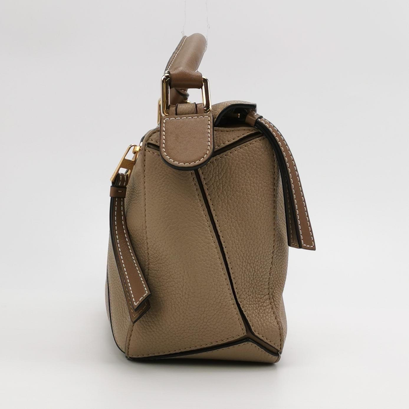 Loewe Puzzle Small Sand Beige Brown Strap Crossbody Bag Excellent état - En vente à AUBERVILLIERS, FR