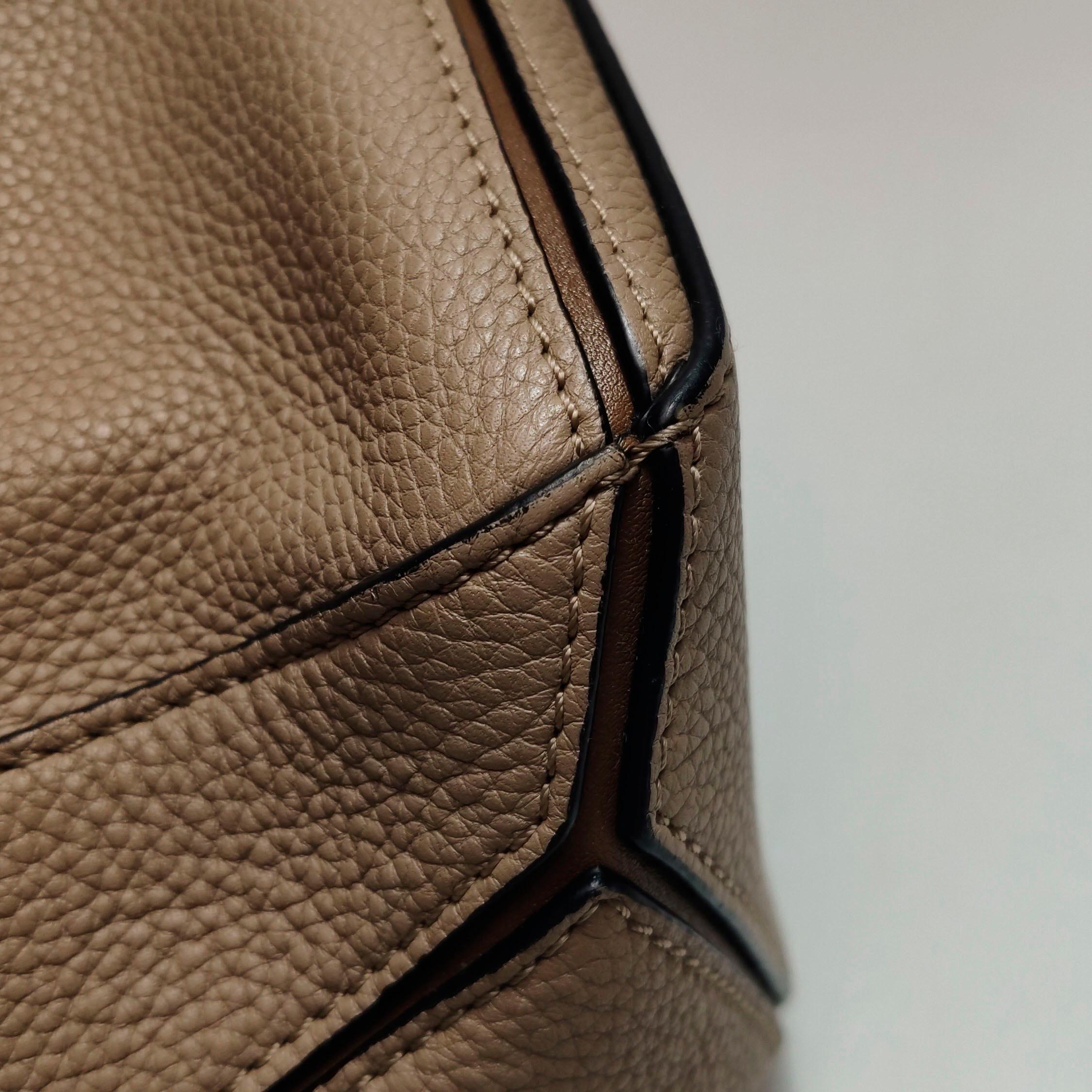 Loewe Puzzle Small Sand Beige Brown Strap Crossbody Bag en vente 10