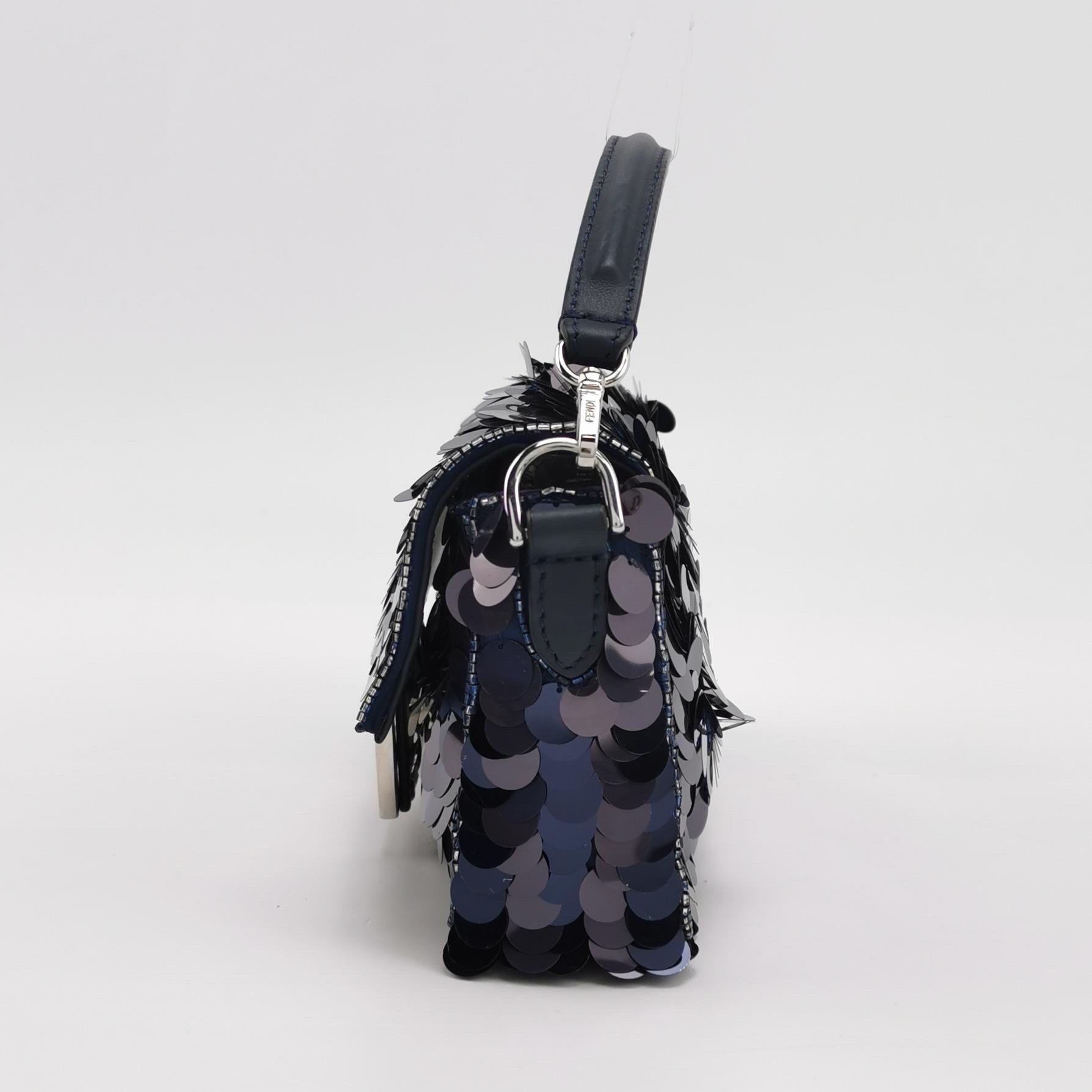 Noir Fendi Baguette Mini Navy Sequins Chain Strap Crossbody Bag en vente