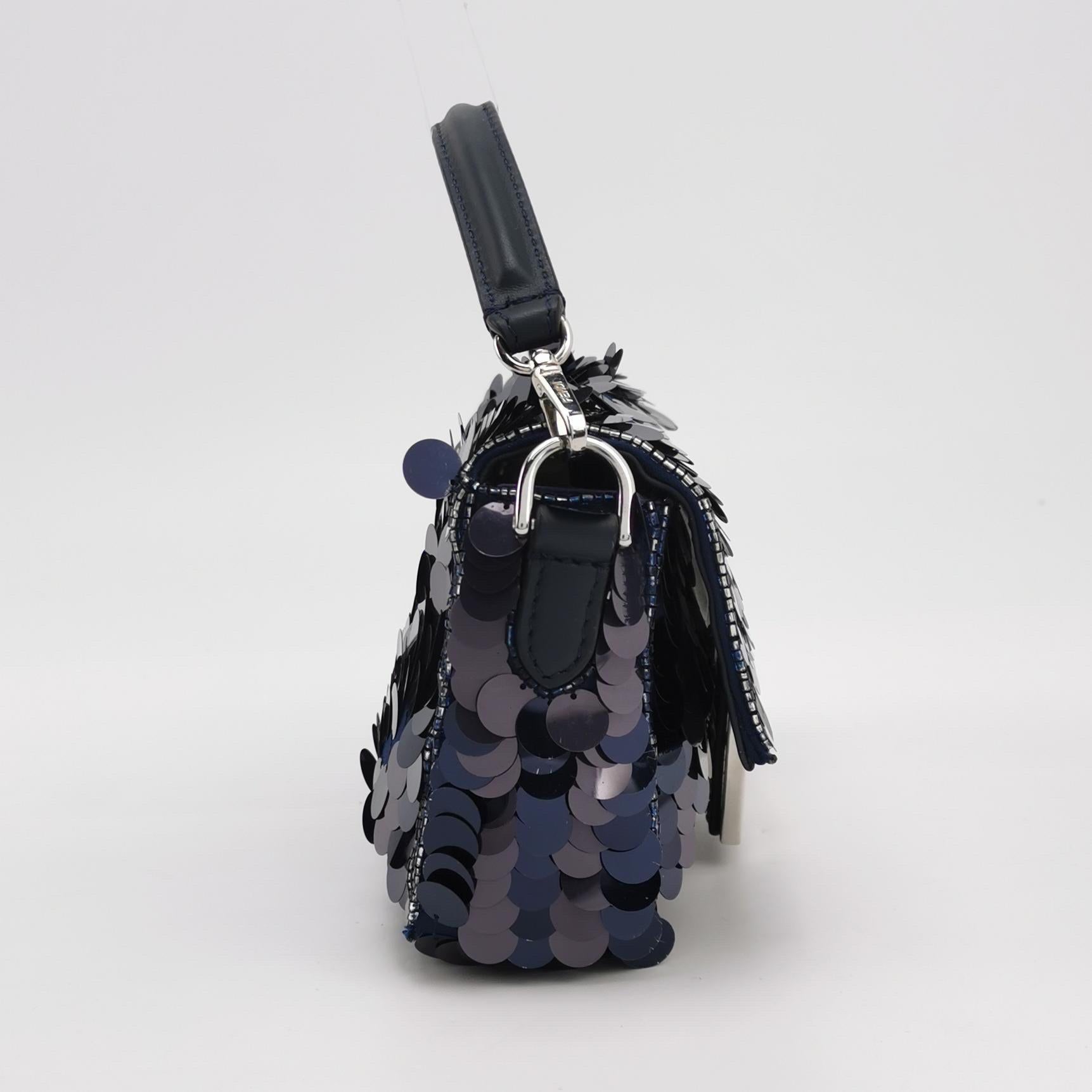 Fendi Baguette Mini Navy Sequins Chain Strap Crossbody Bag en vente 1