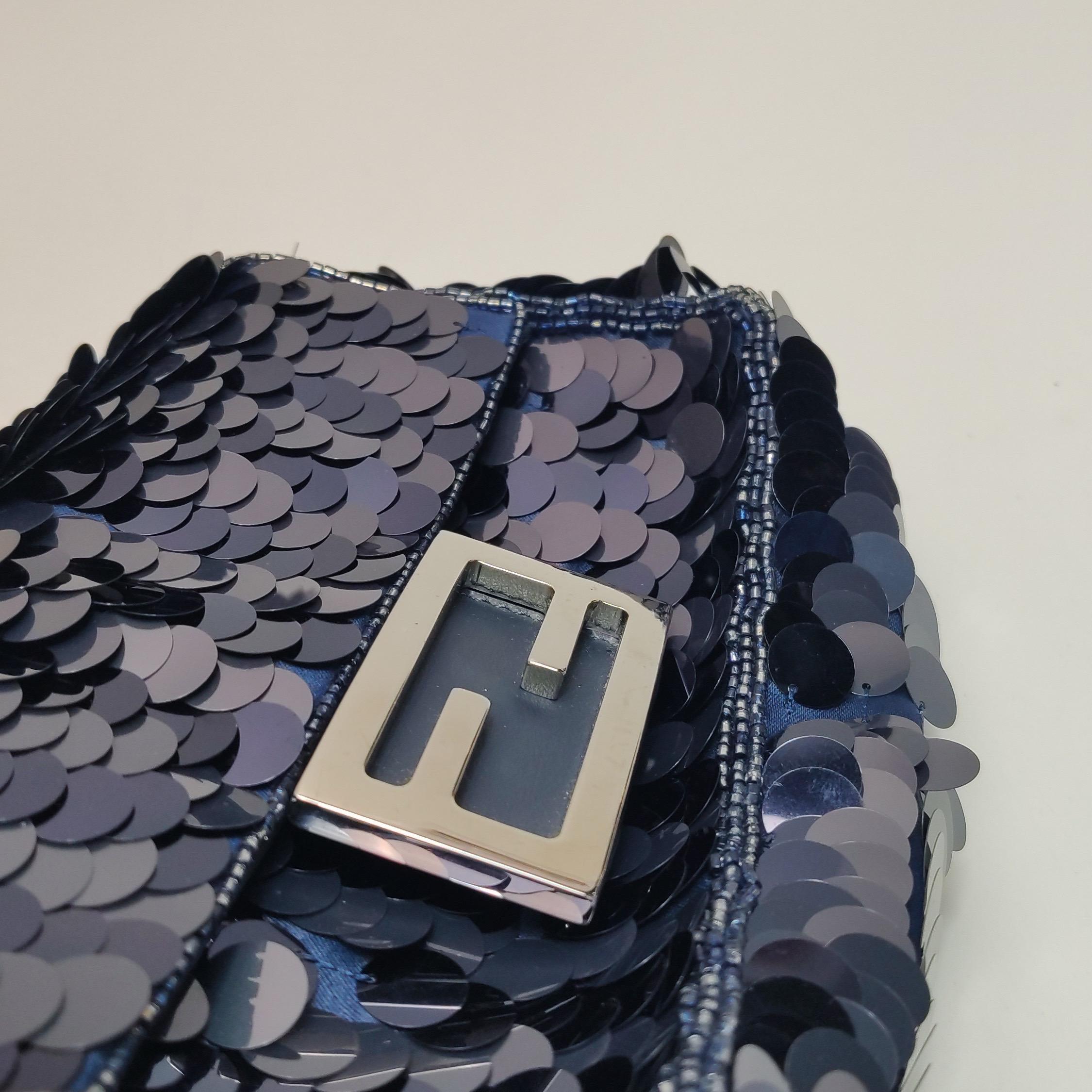 Fendi Baguette Mini Navy Sequins Chain Strap Crossbody Bag en vente 7