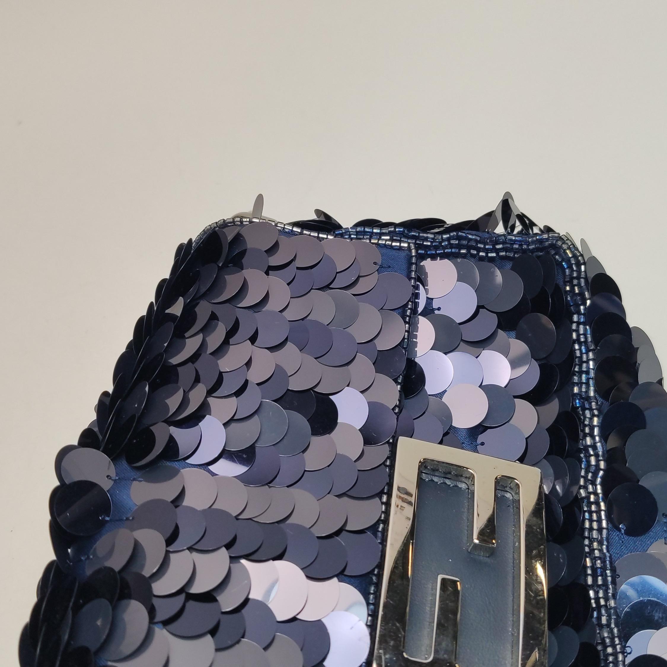 Fendi Baguette Mini Navy Sequins Chain Strap Crossbody Bag en vente 9