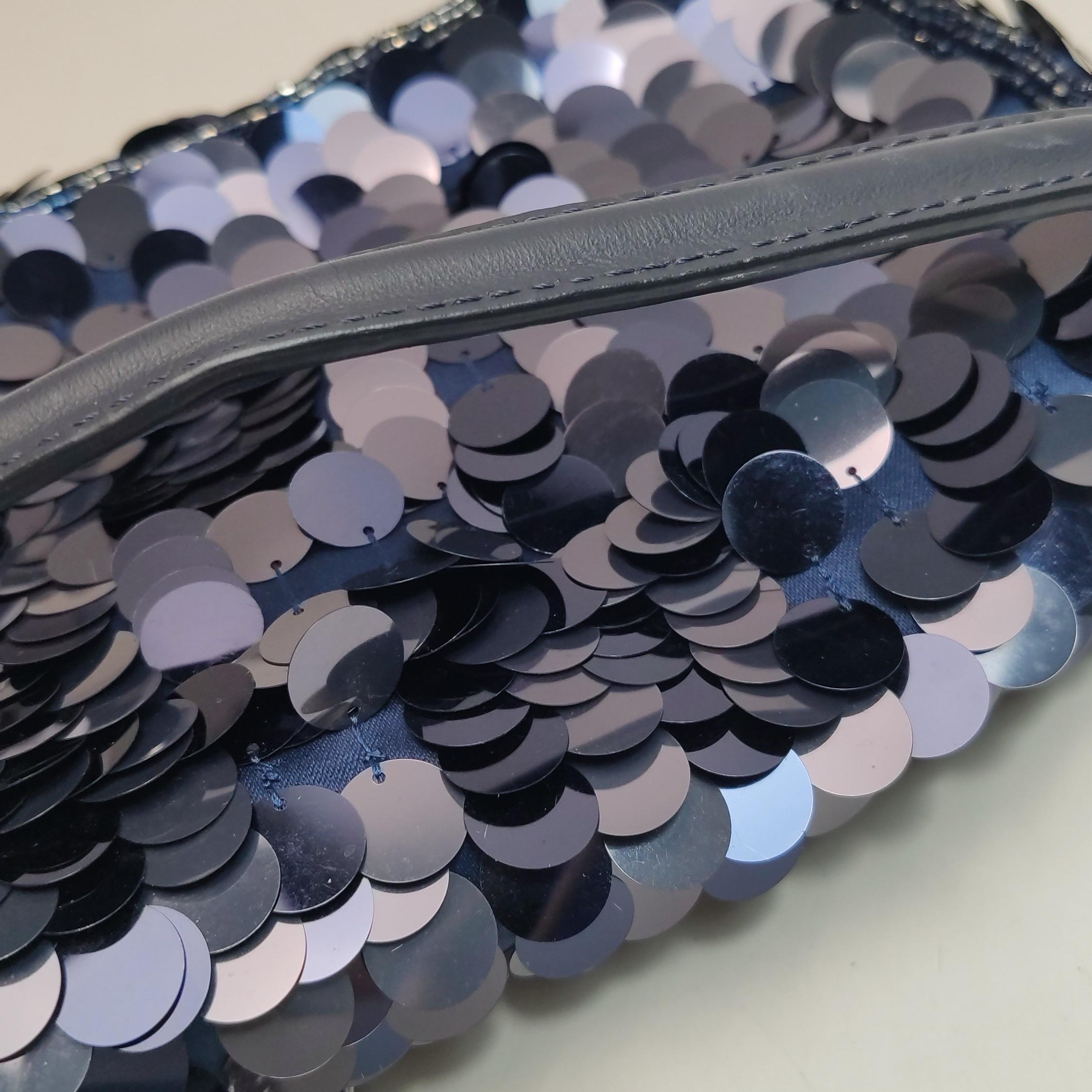 Fendi Baguette Mini Navy Sequins Chain Strap Crossbody Bag en vente 15
