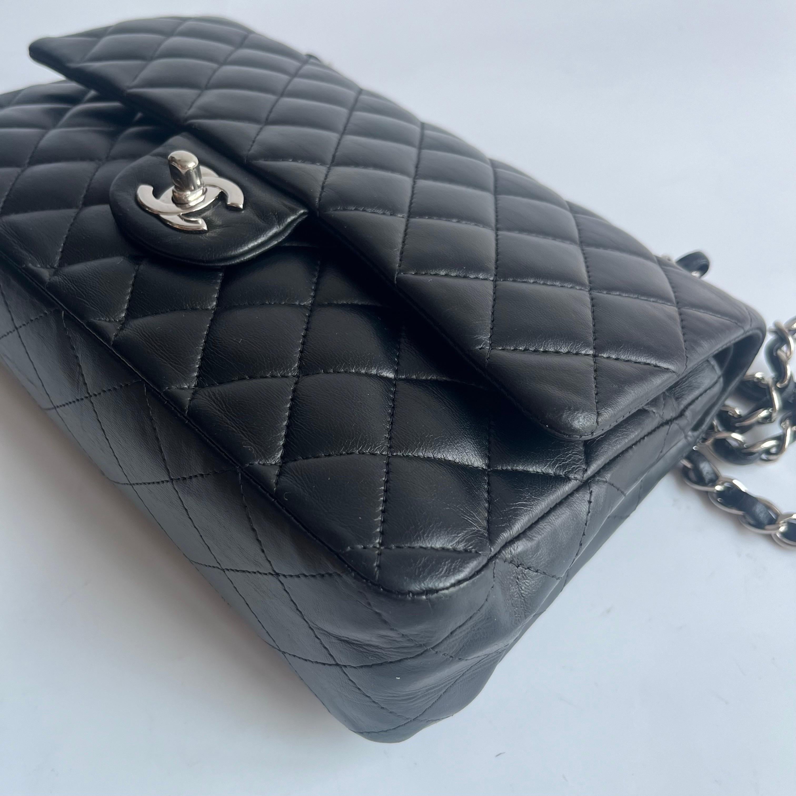 Chanel Timeless Classic Flap Medium Black Lambskin Leather Silver Hardware, 2012 en vente 4