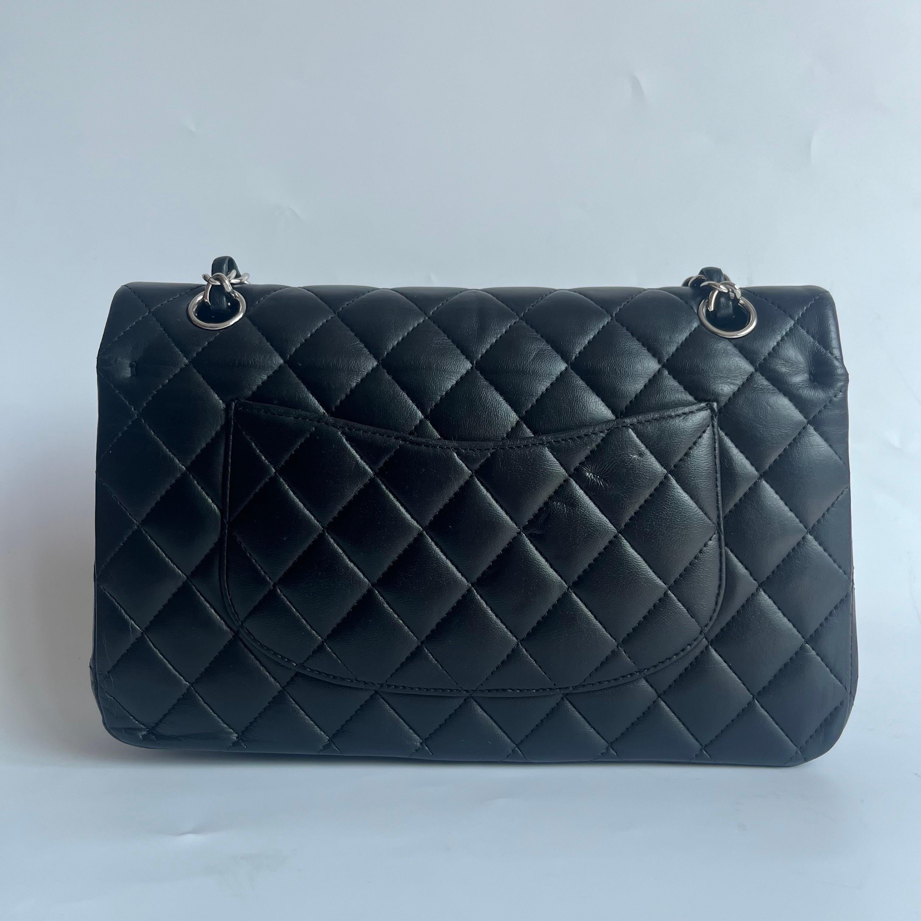 Chanel Timeless Classic Flap Medium Black Lambskin Leather Silver Hardware, 2012 Bon état - En vente à AUBERVILLIERS, FR