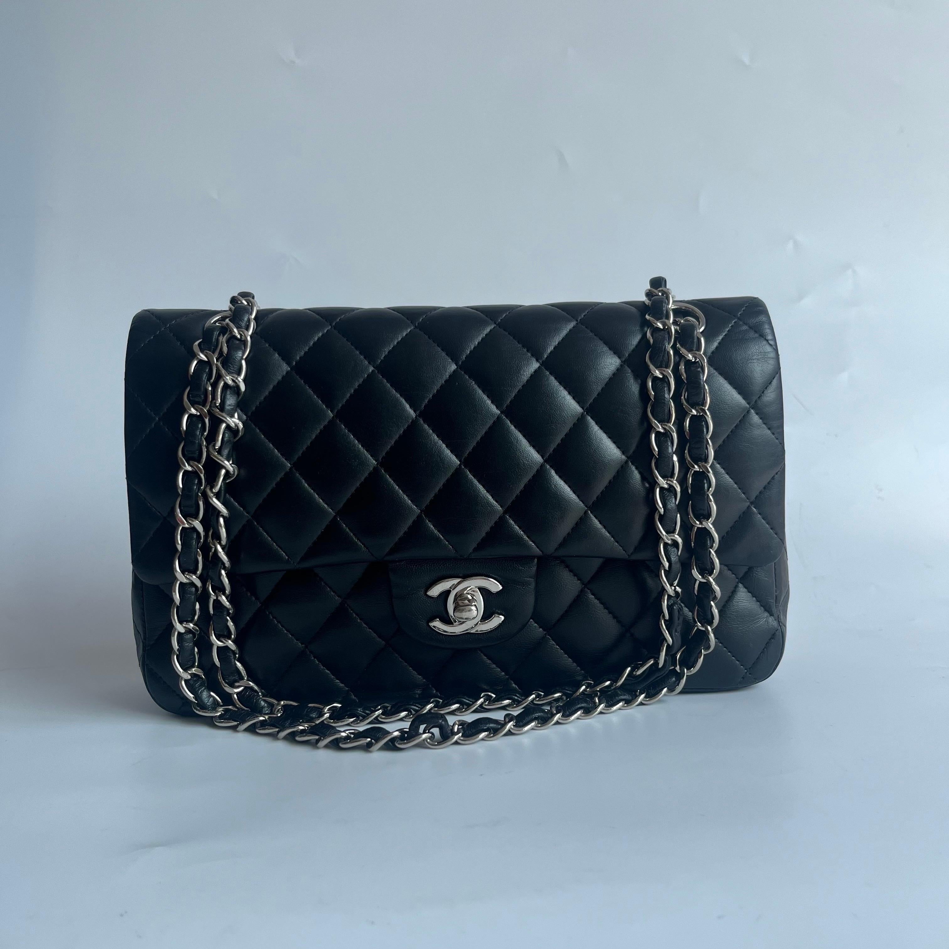 Noir Chanel Timeless Classic Flap Medium Black Lambskin Leather Silver Hardware, 2012 en vente